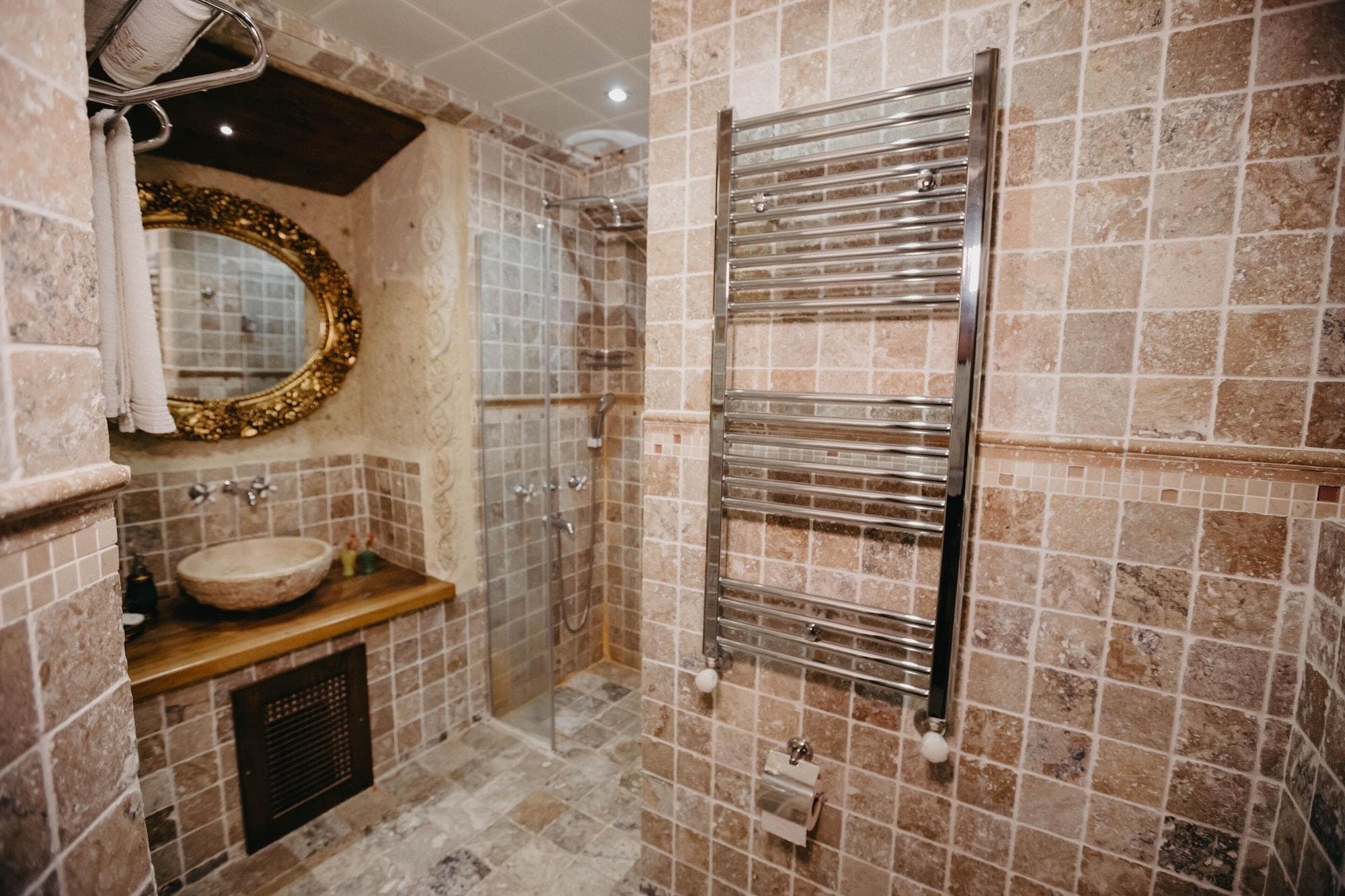 Artium Cave By Egeos, Room