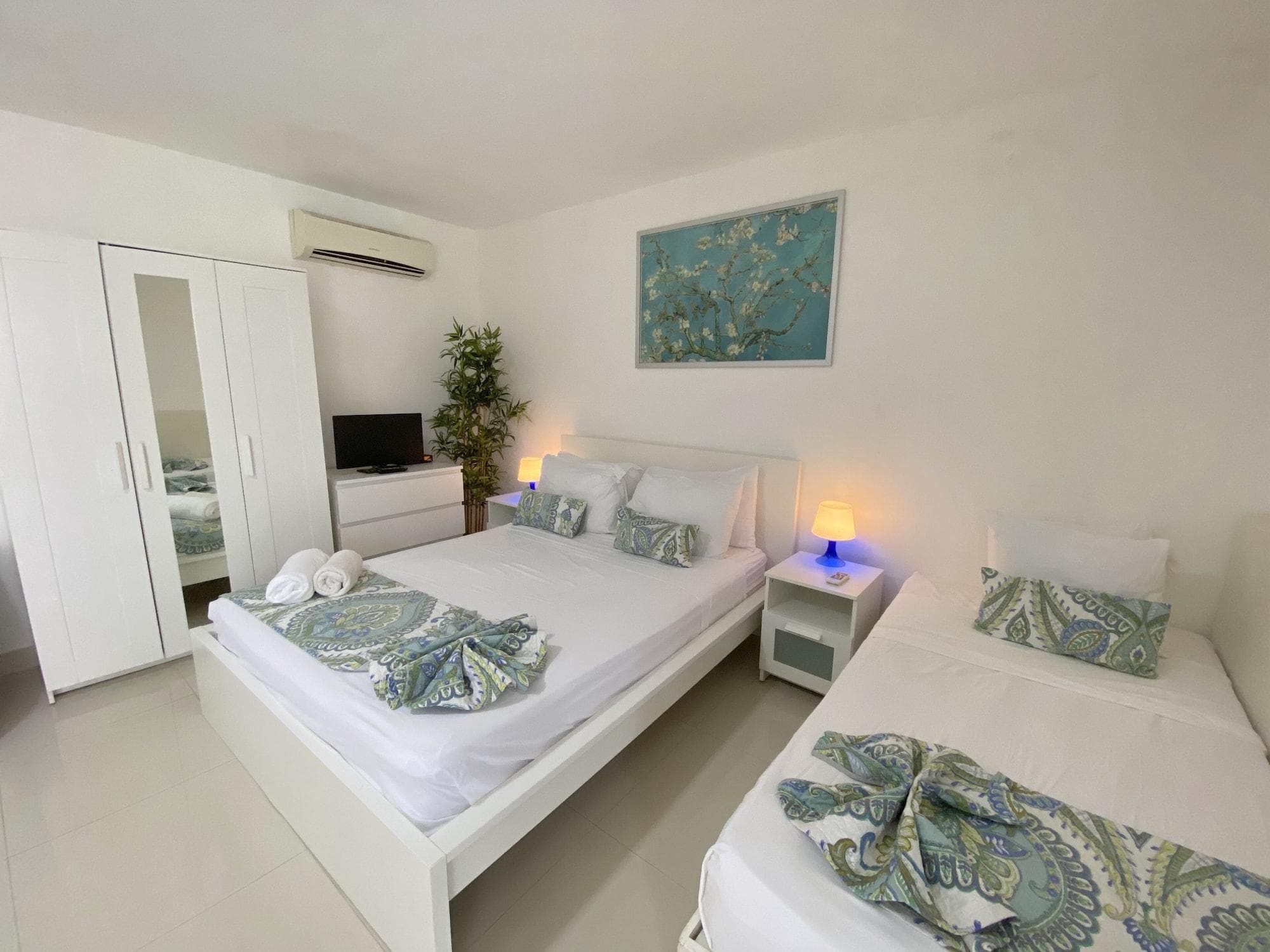 SOL CARIBE SUITES DELUXE Beach Club and Pool, Room