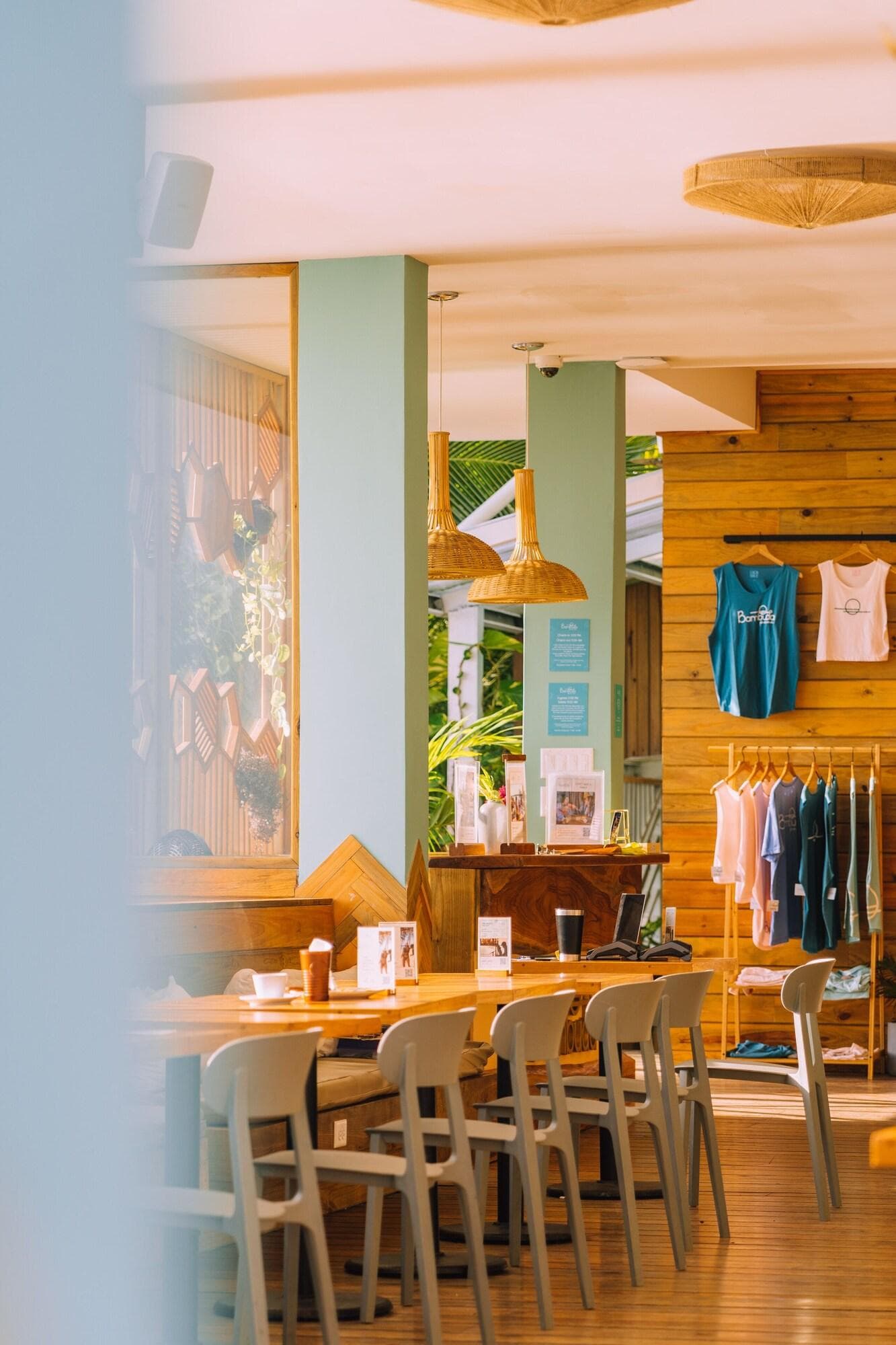 Bambuda Bocas Town, Lobby