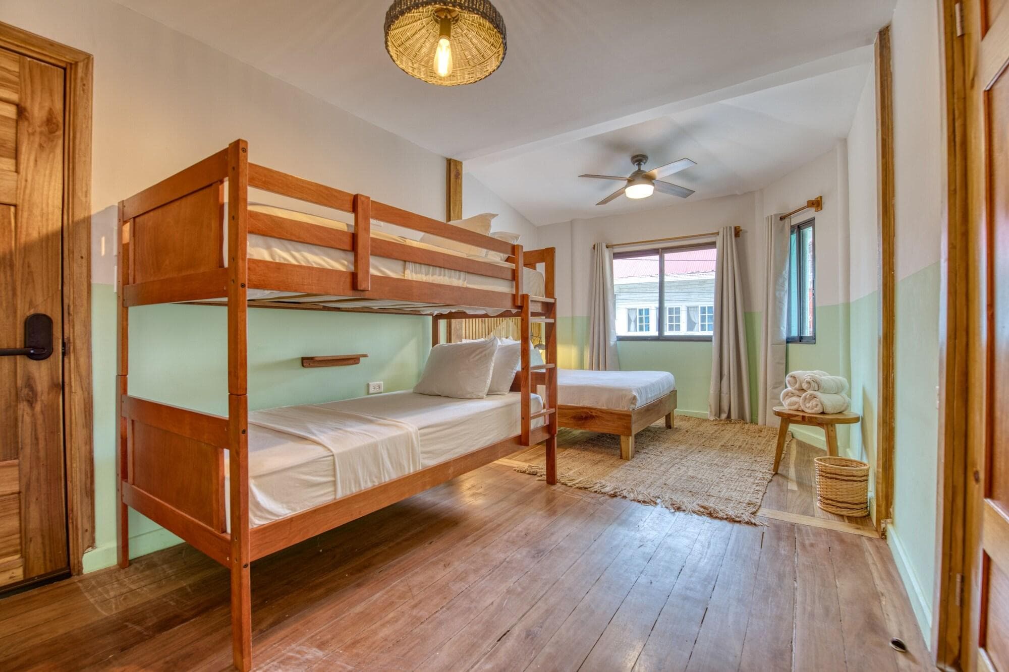 Bambuda Bocas Town, Room