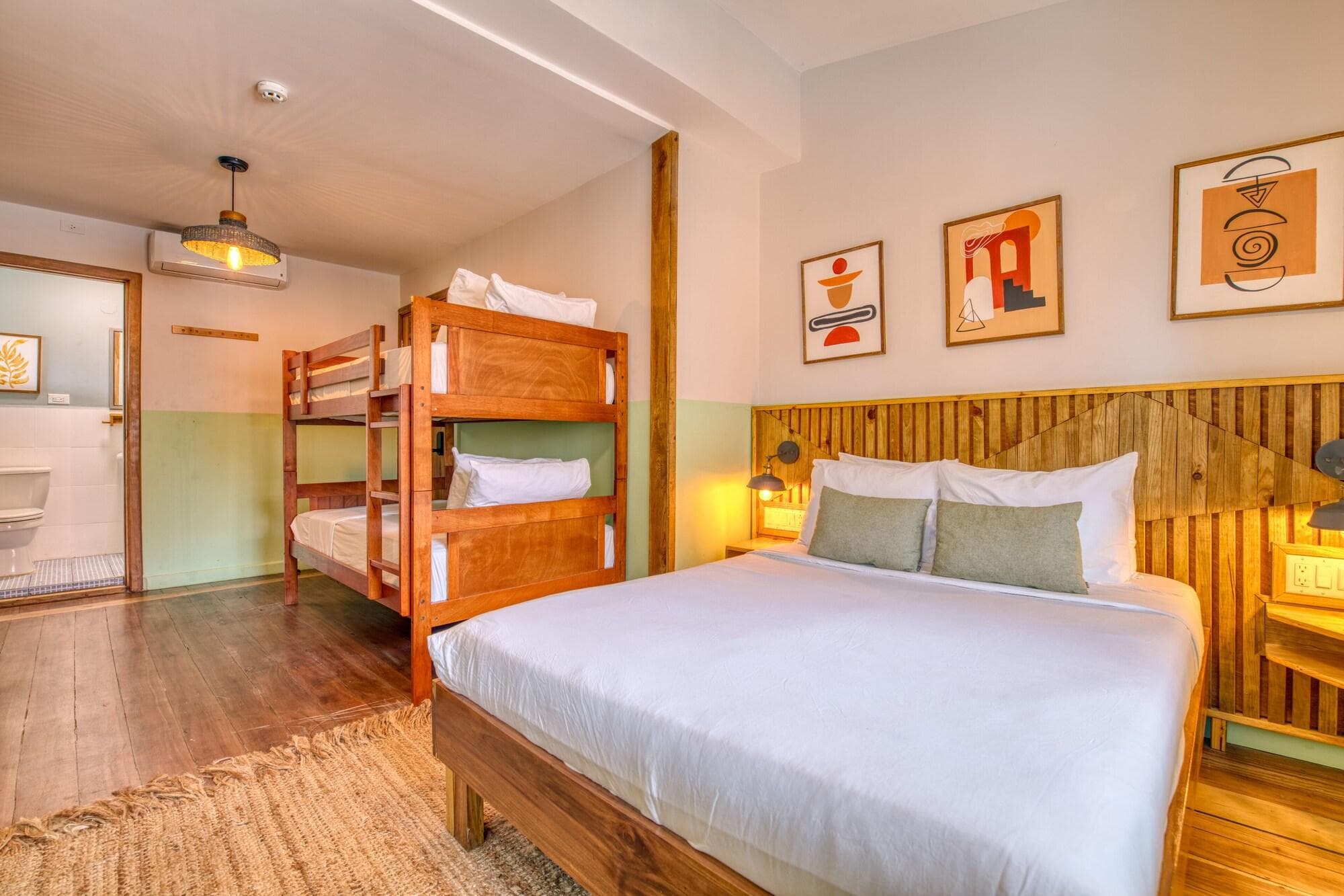 Bambuda Bocas Town, Room