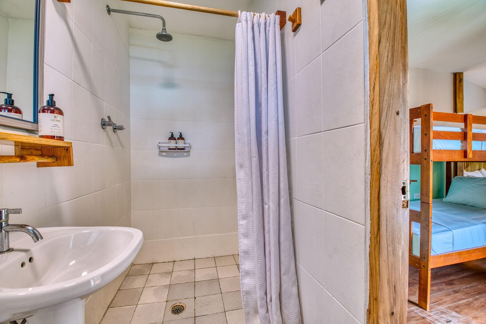 Bambuda Bocas Town, Room