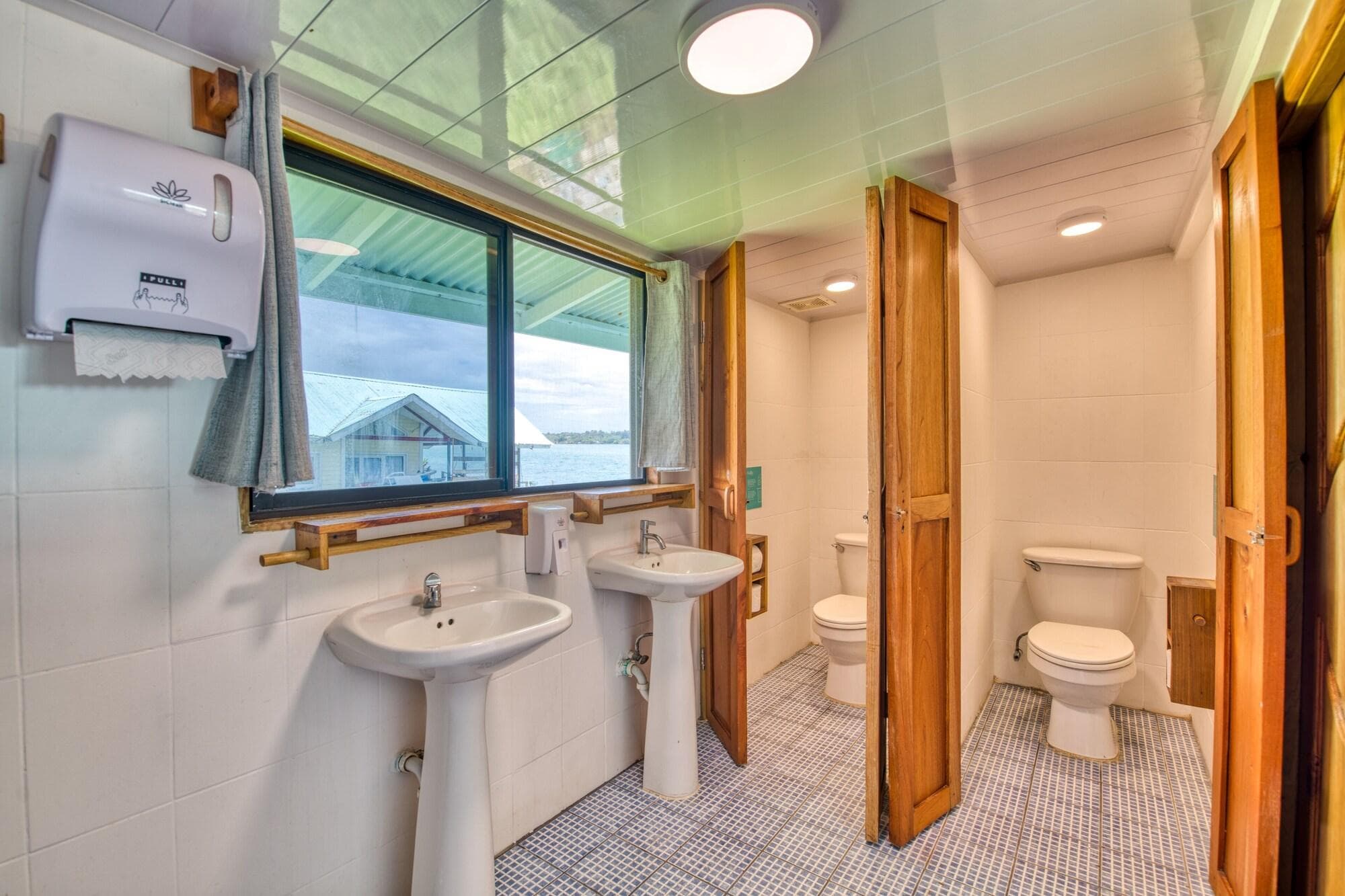 Bambuda Bocas Town, Room