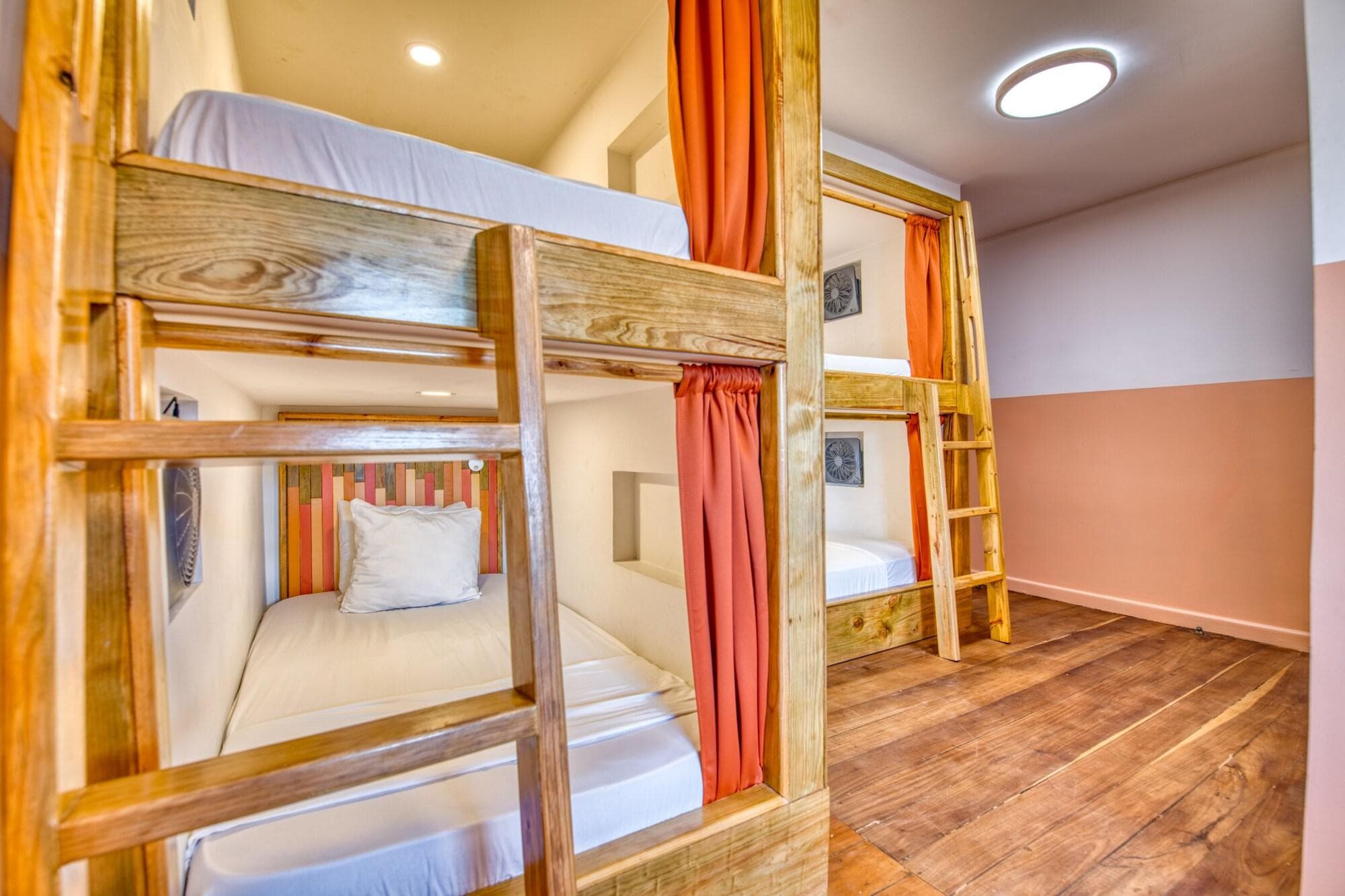 Bambuda Bocas Town, Room