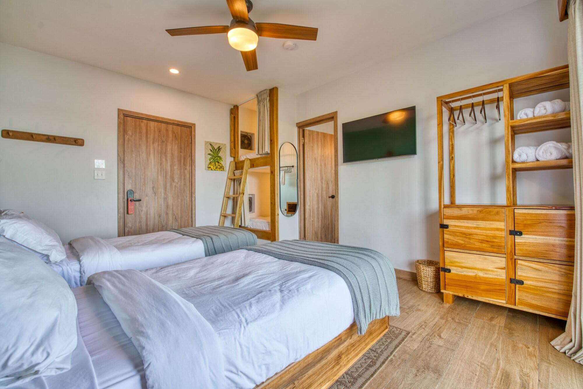 Bambuda Bocas Town, Room