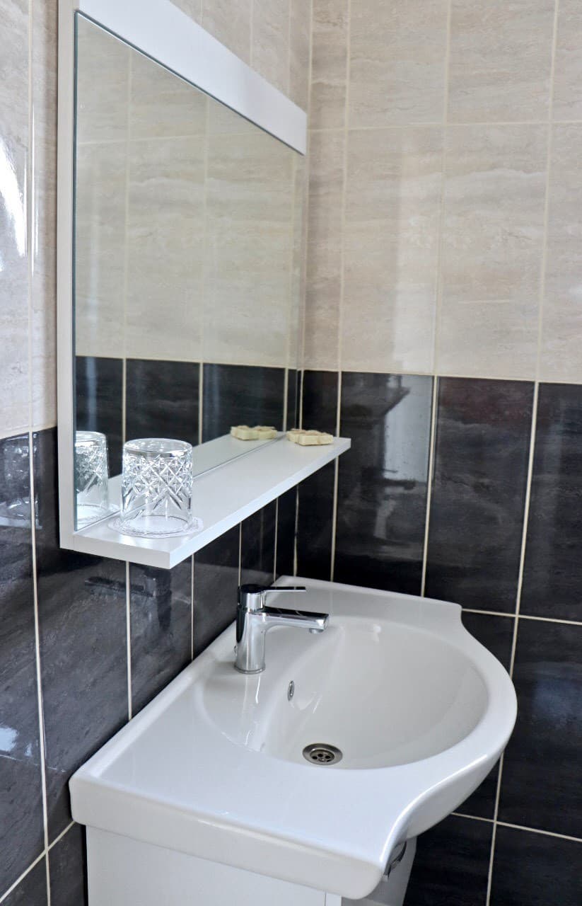 Meryem's Hotel, Room