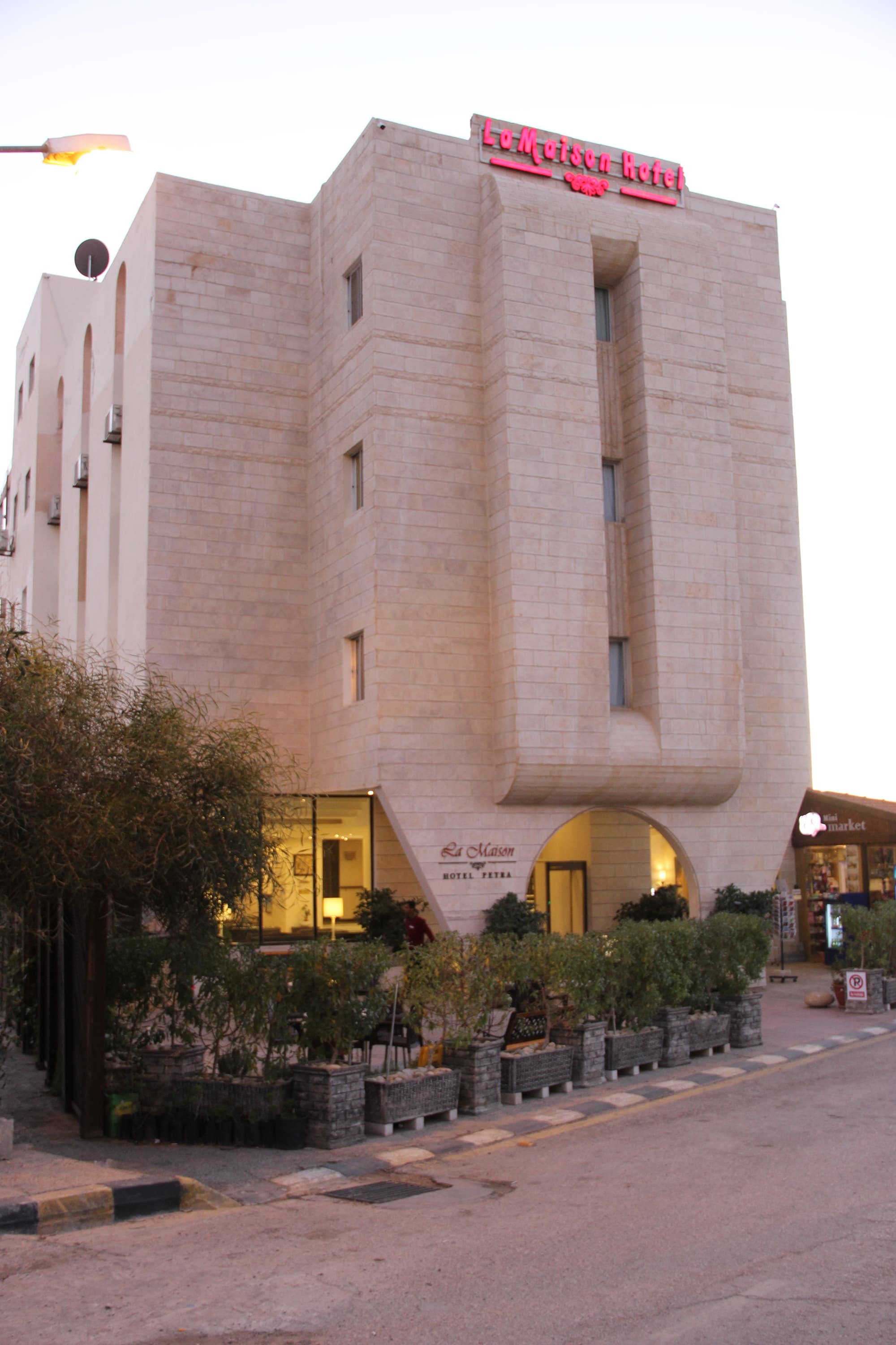 La Maison Hotel, General view