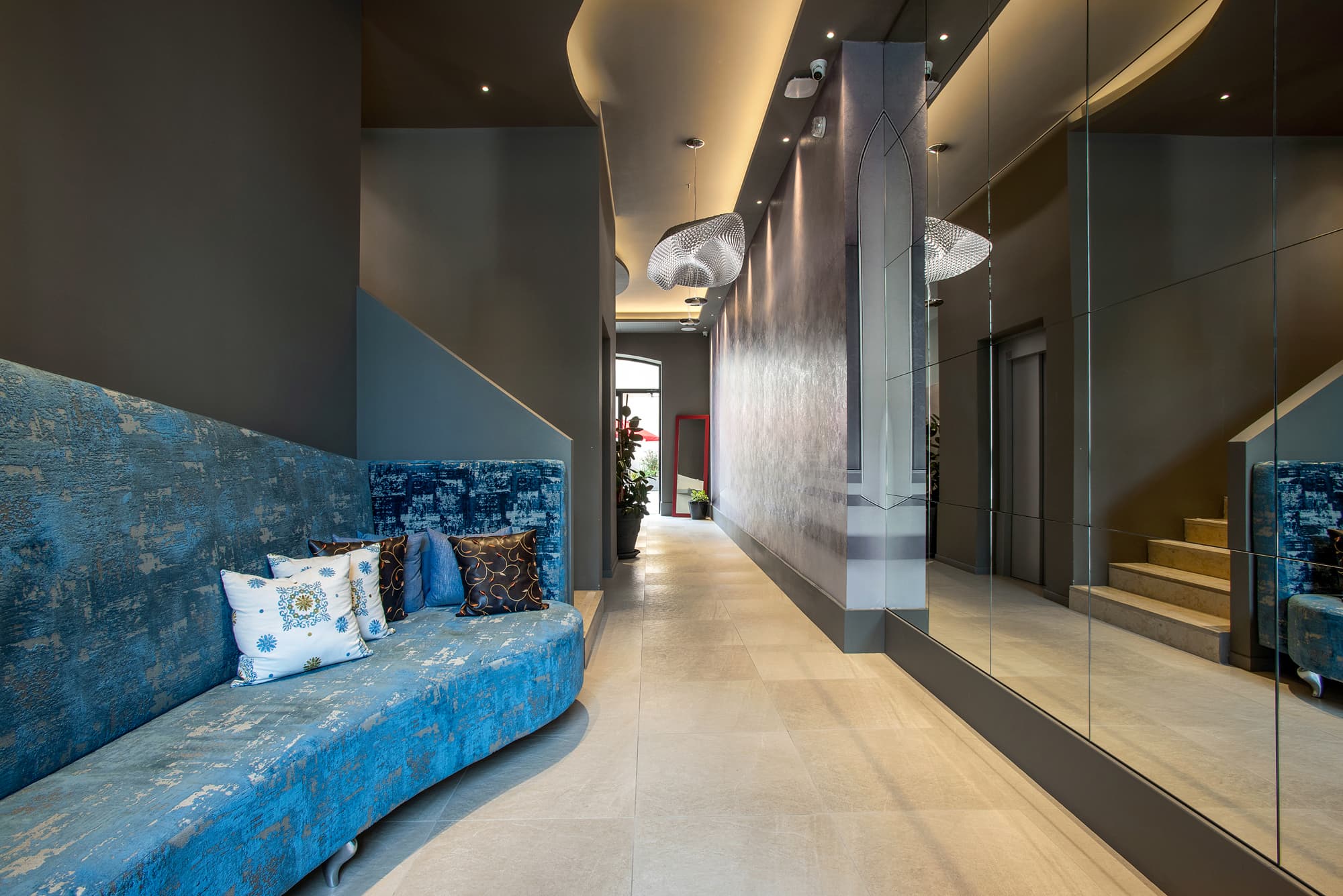 Fortyfive Squared, Lobby