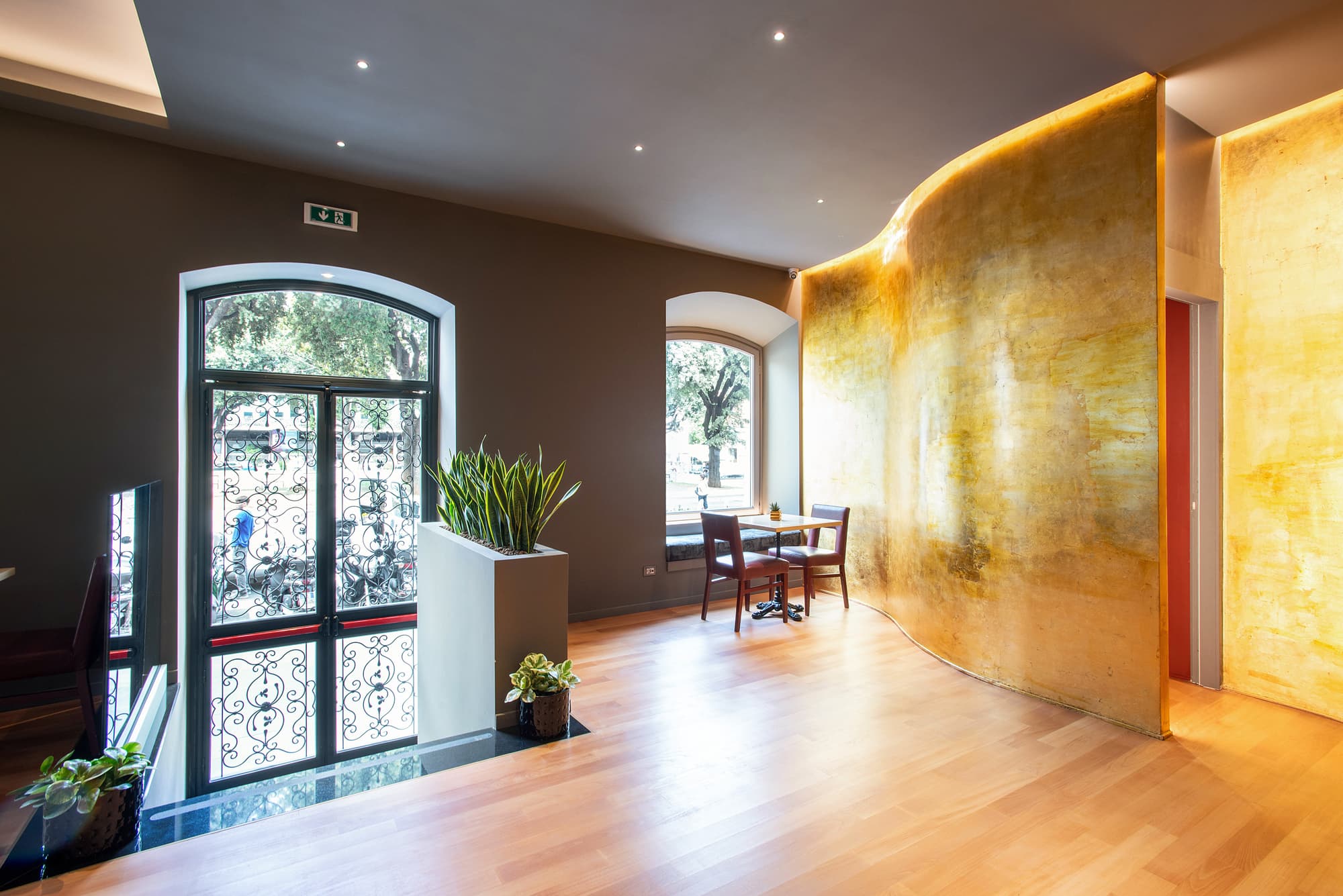 Fortyfive Squared, Lobby