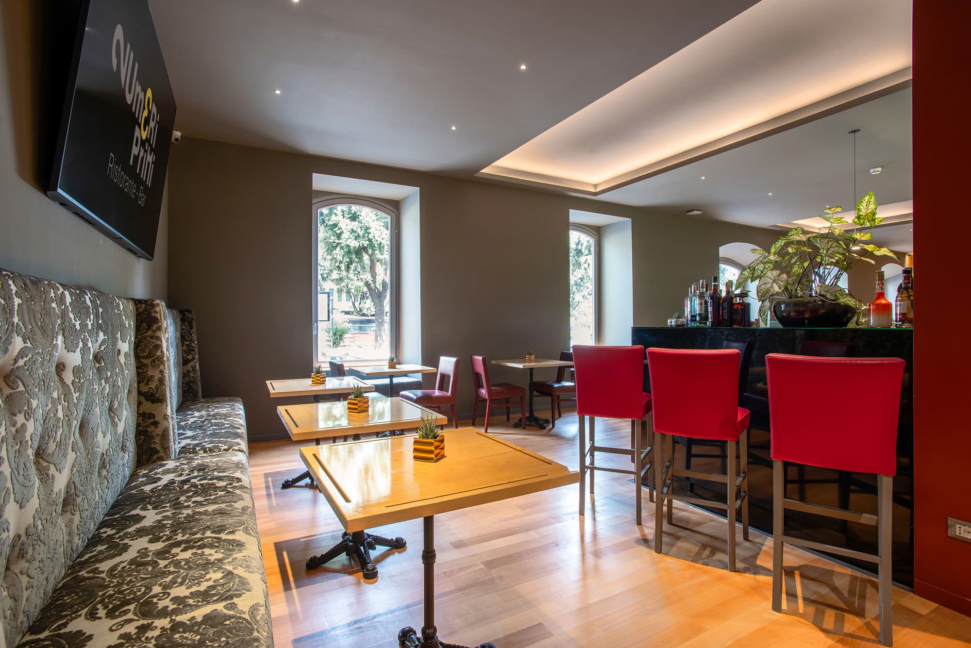 Fortyfive Squared, Lobby