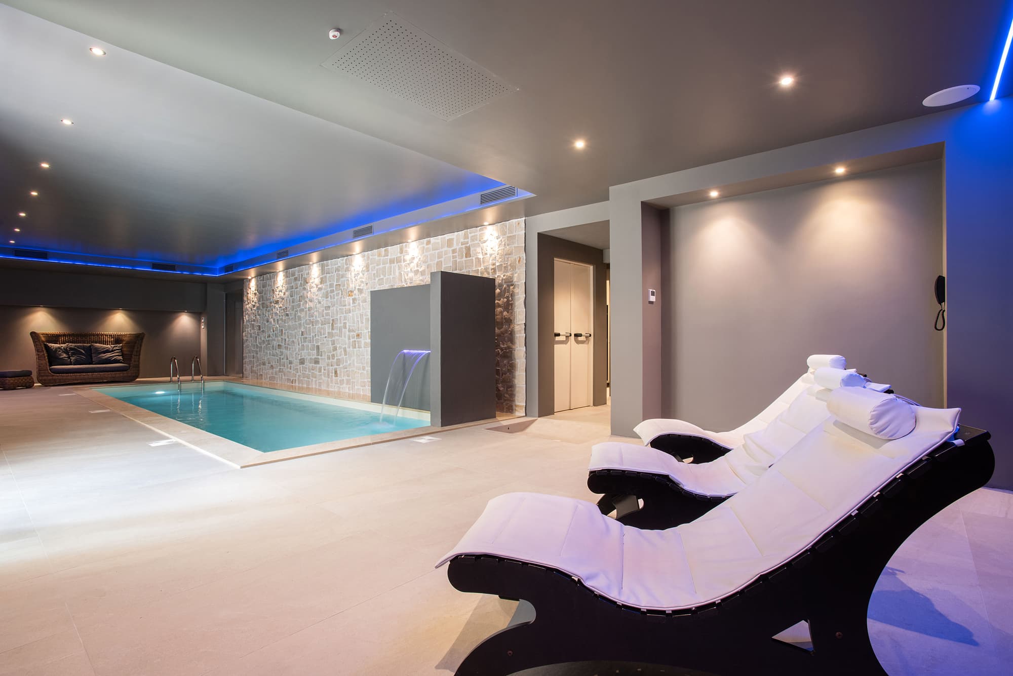 Fortyfive Squared, Pool