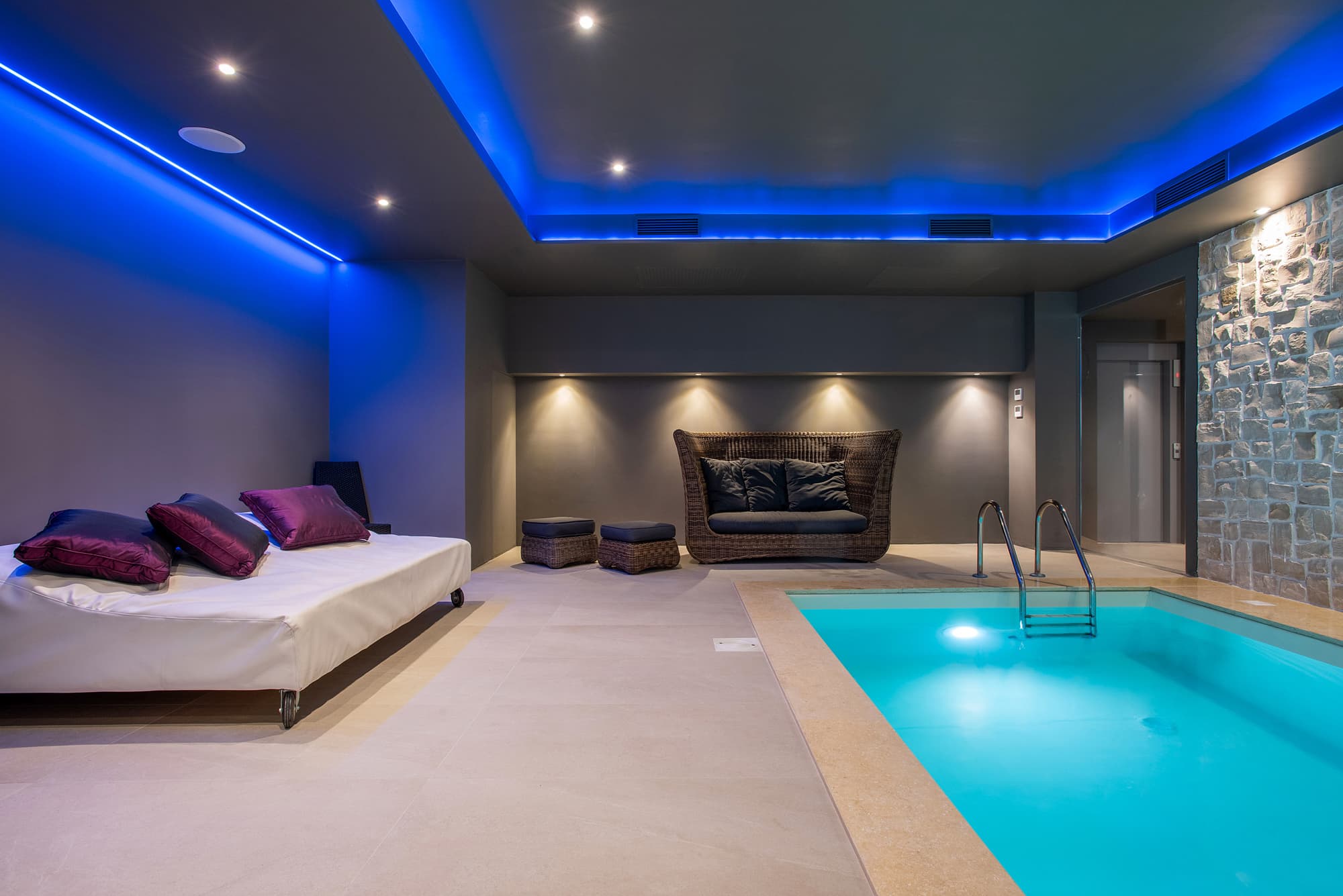 Fortyfive Squared, Pool