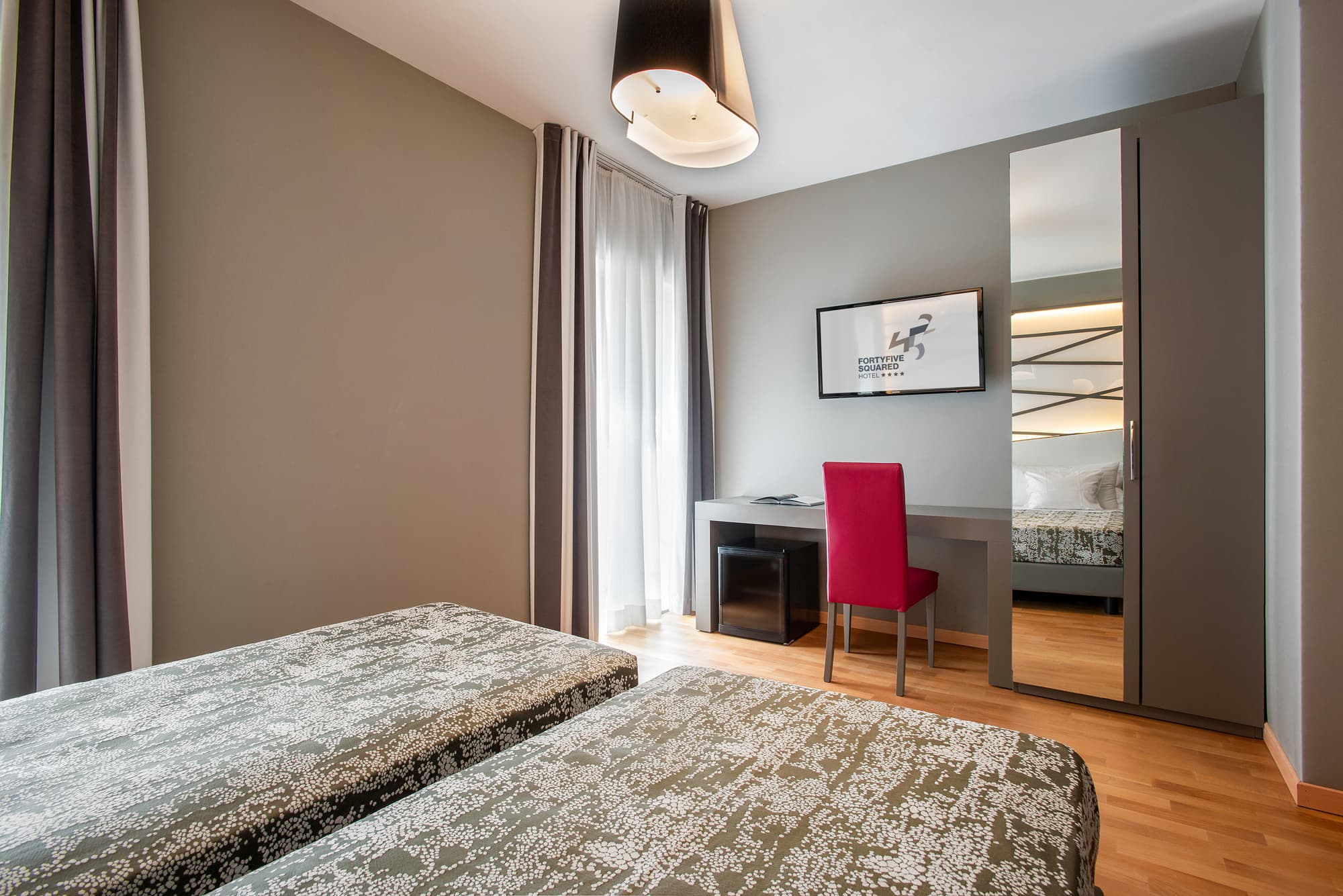 Fortyfive Squared, Room