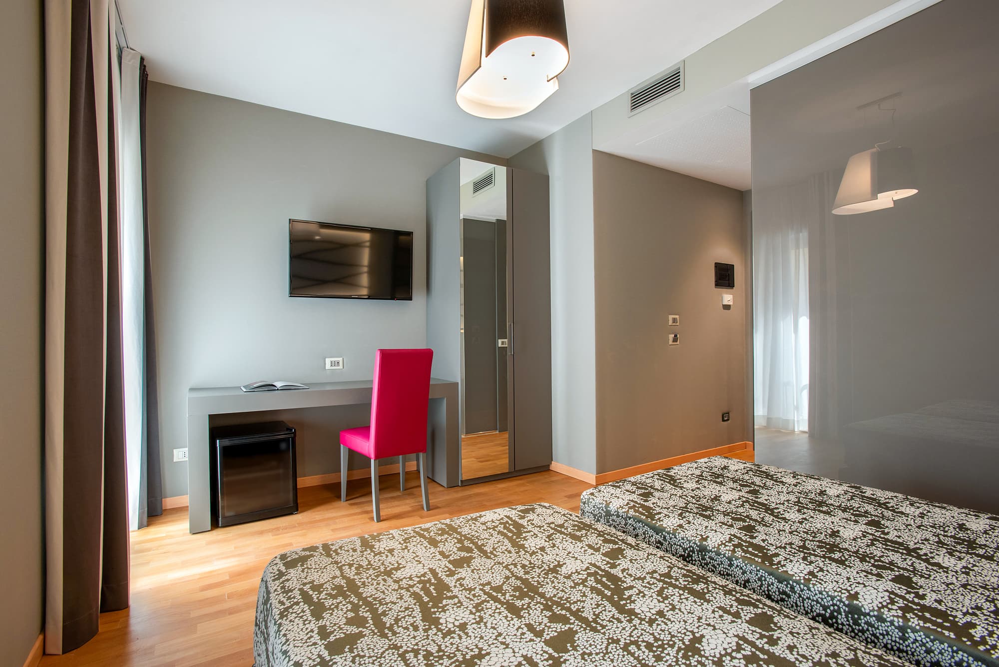 Fortyfive Squared, Room