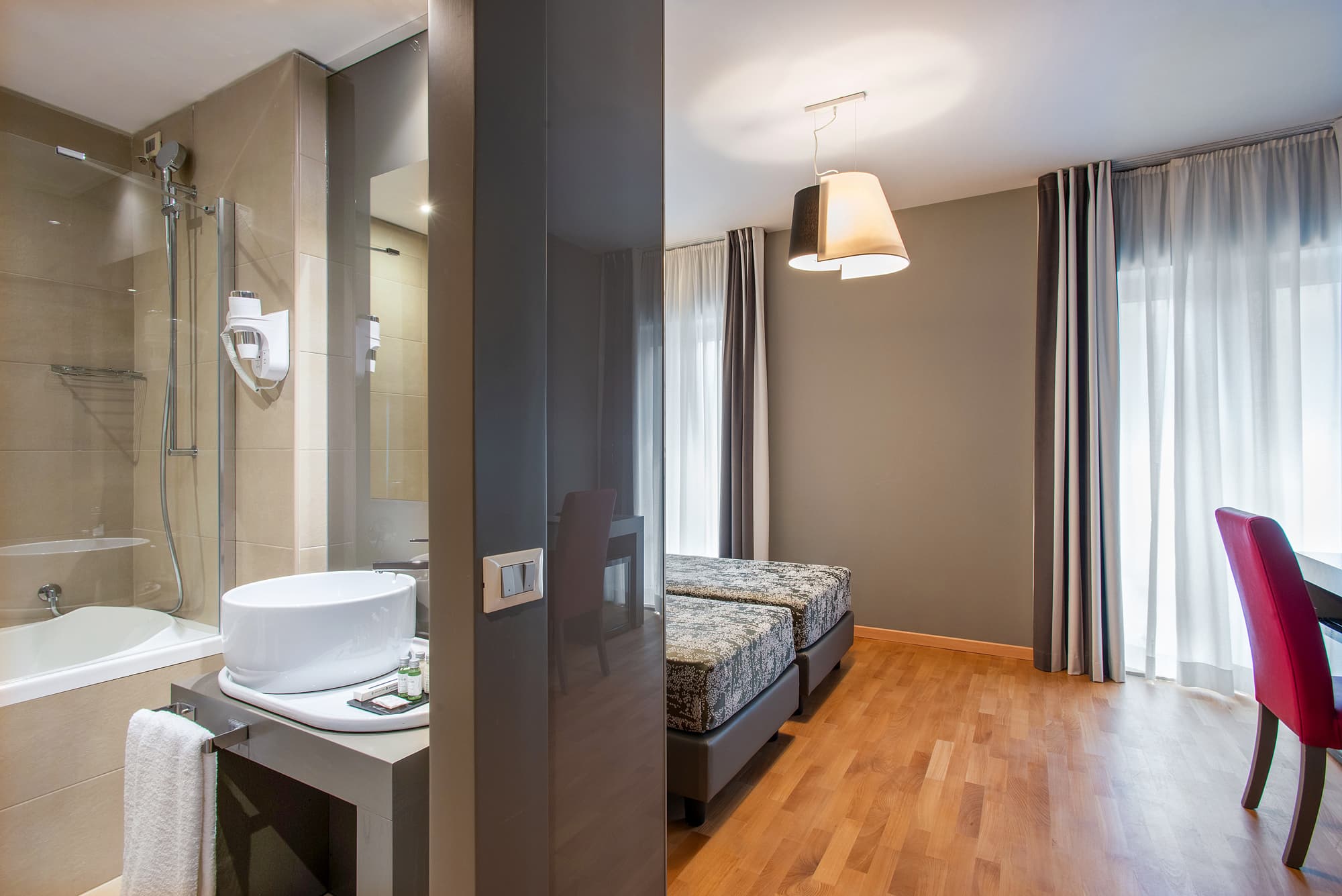 Fortyfive Squared, Room