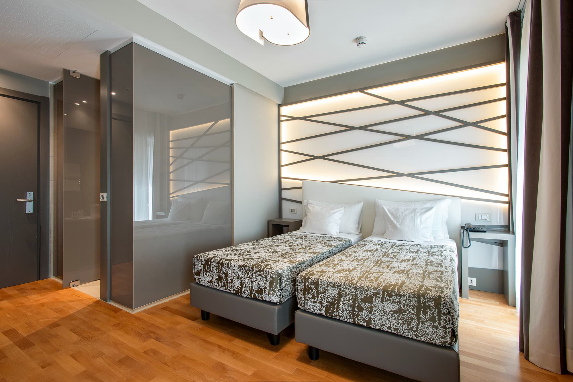 Fortyfive Squared, Room