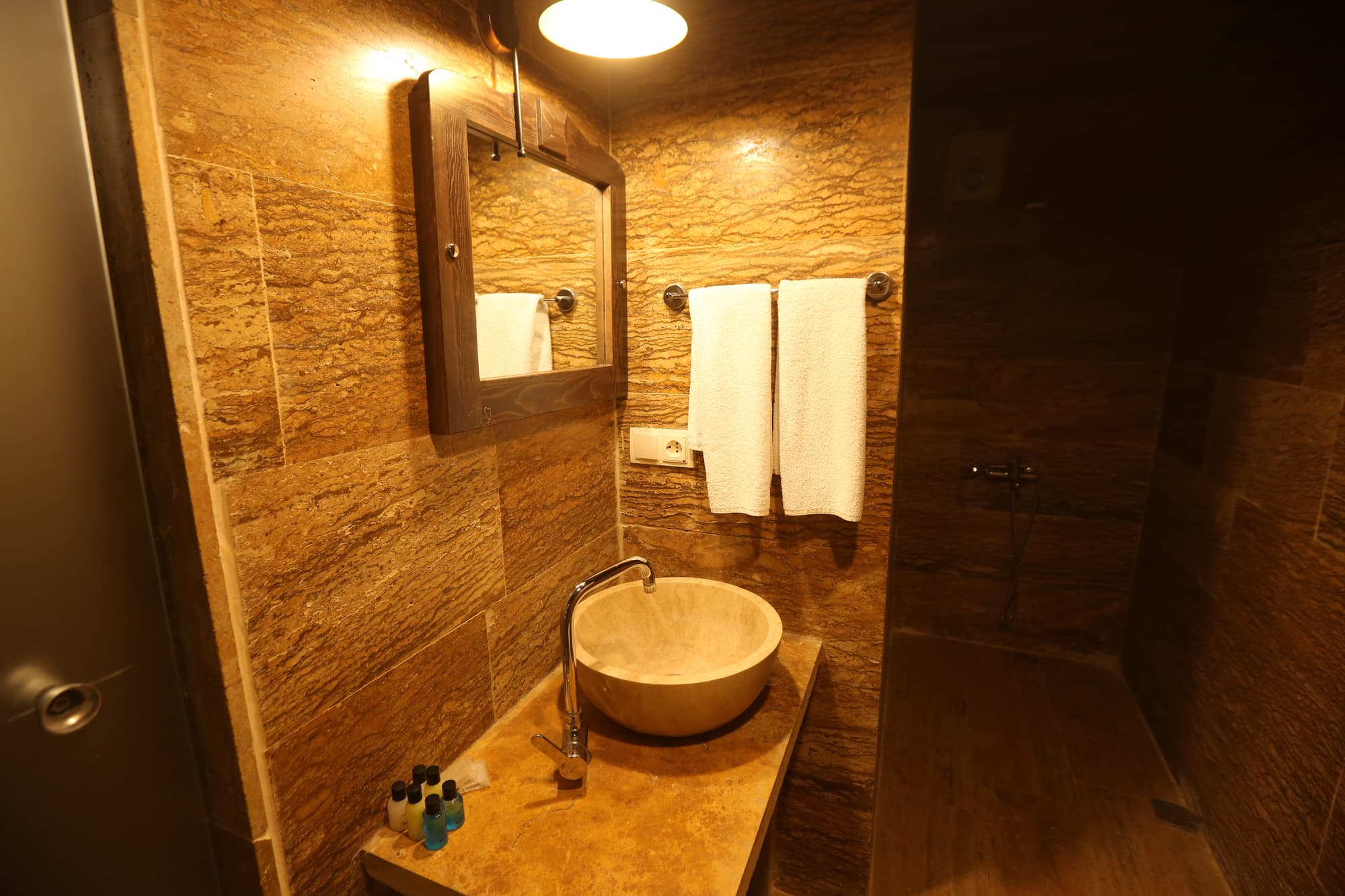 Heritage  Cave Inn, Room