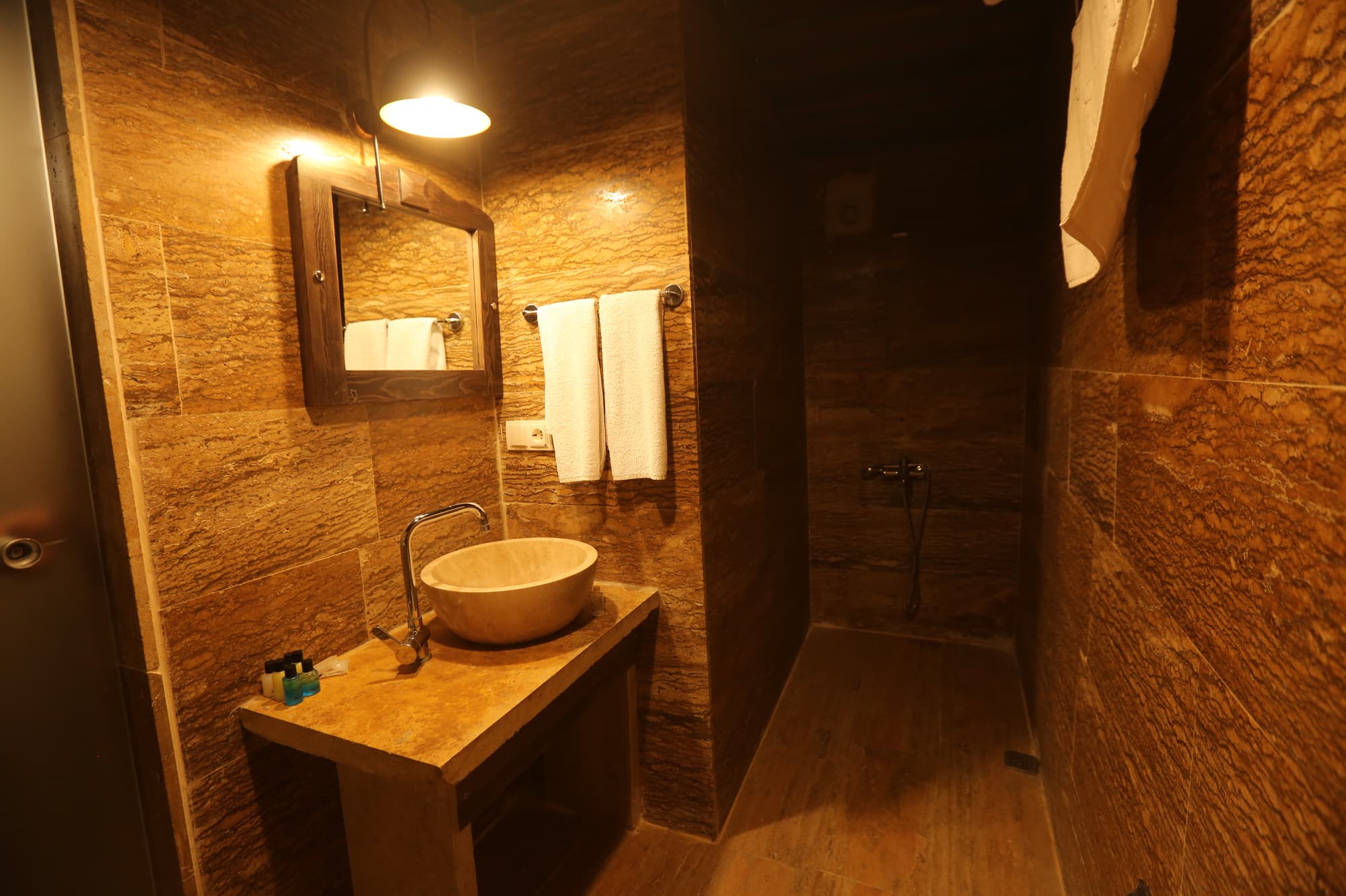 Heritage  Cave Inn, Room