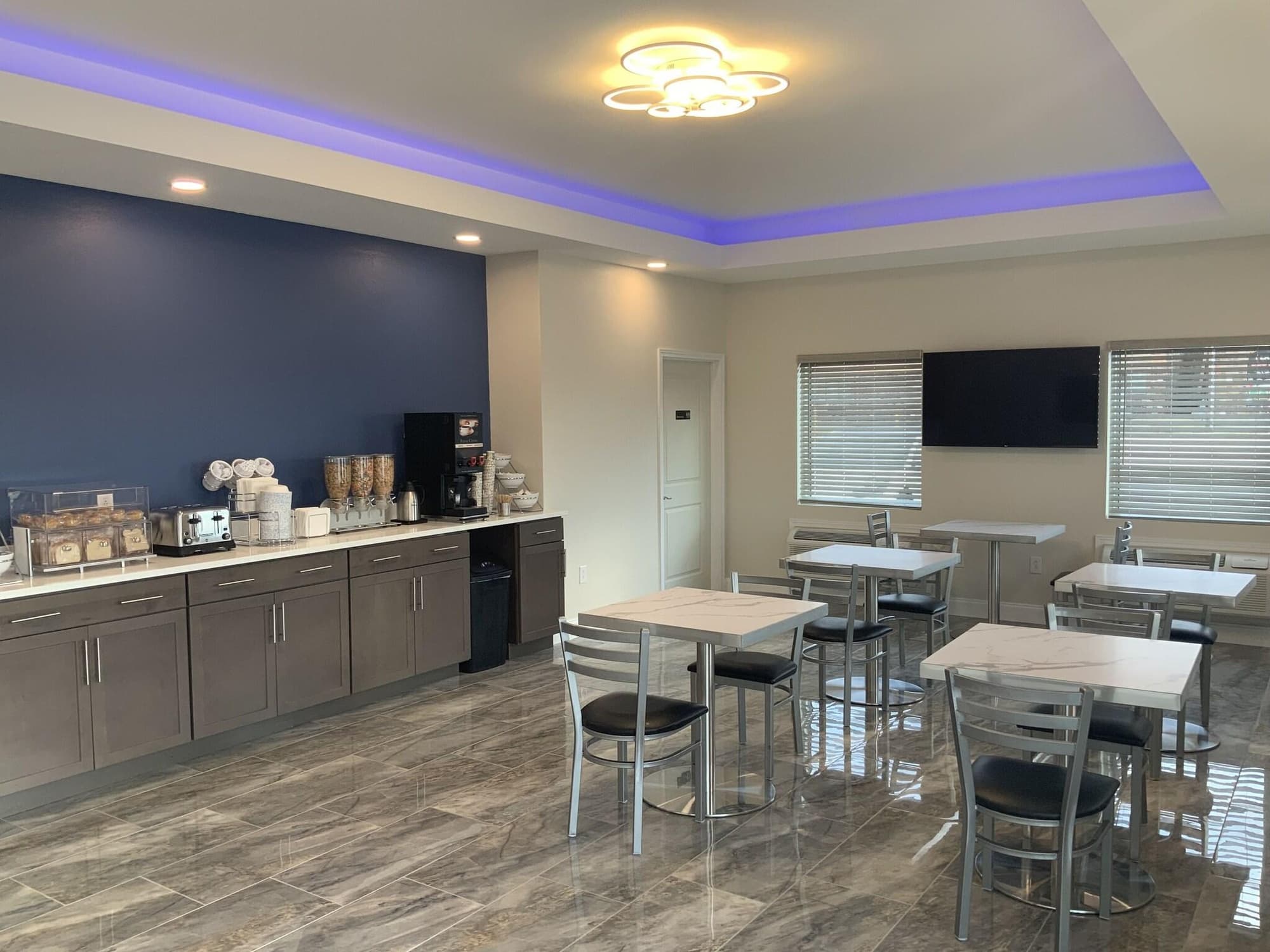 Days Inn by Wyndham Troy IL, Lobby