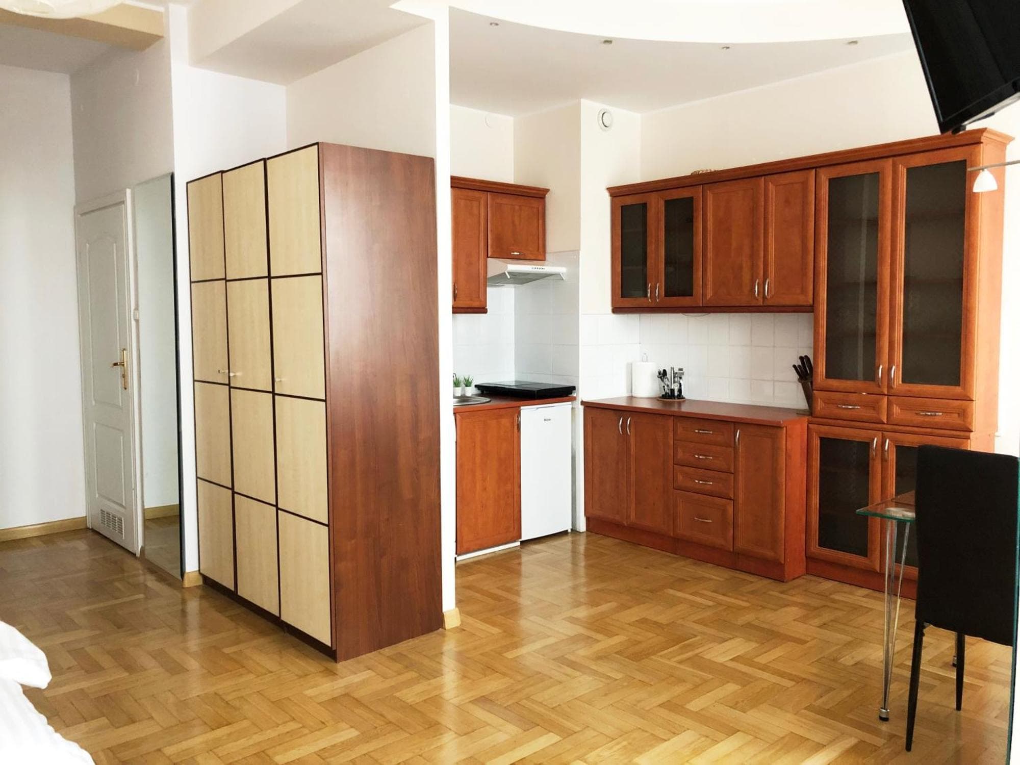 Sienna 93 - cozy studio by Homeprime, 