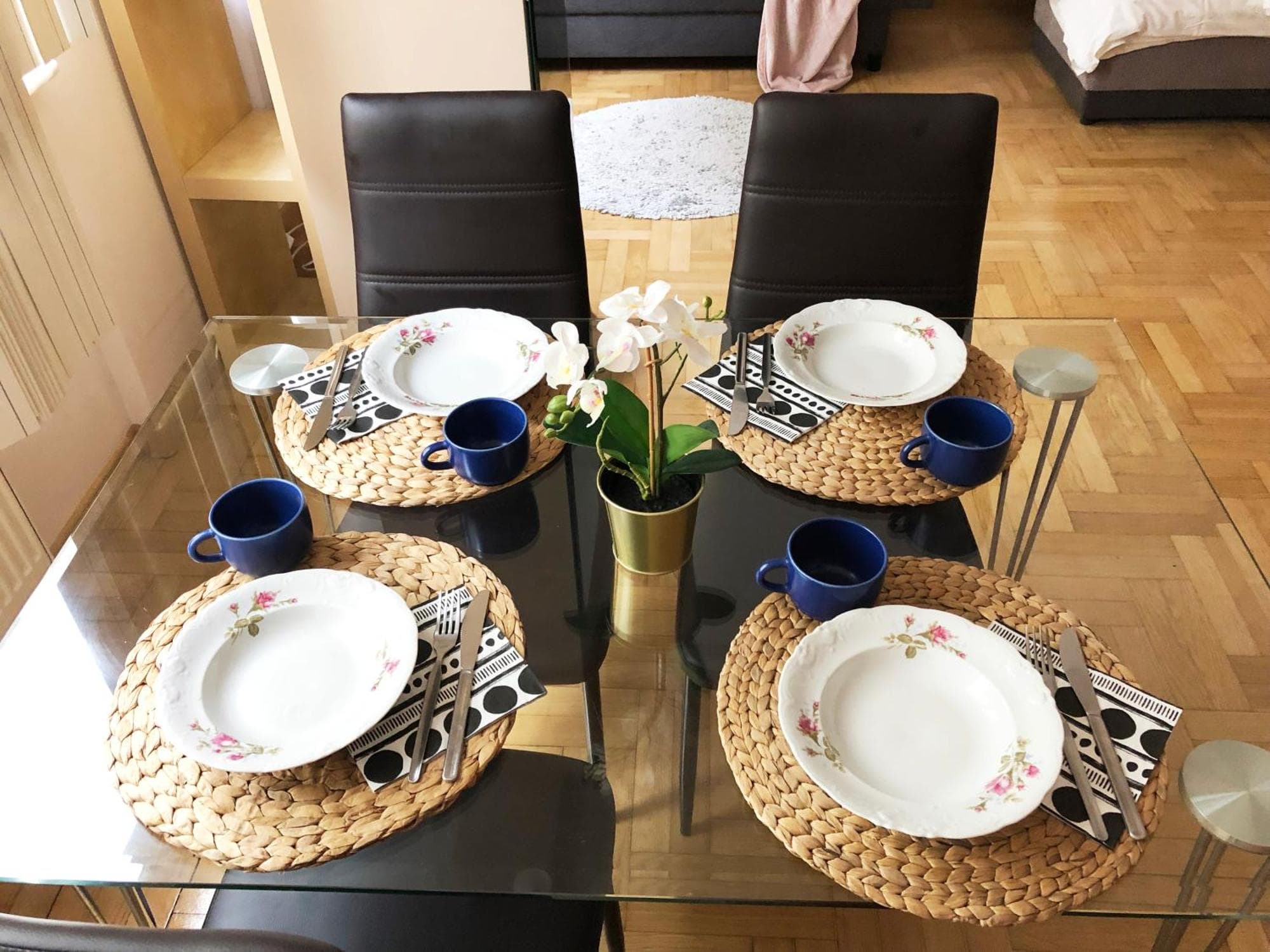 Sienna 93 - cozy studio by Homeprime, 