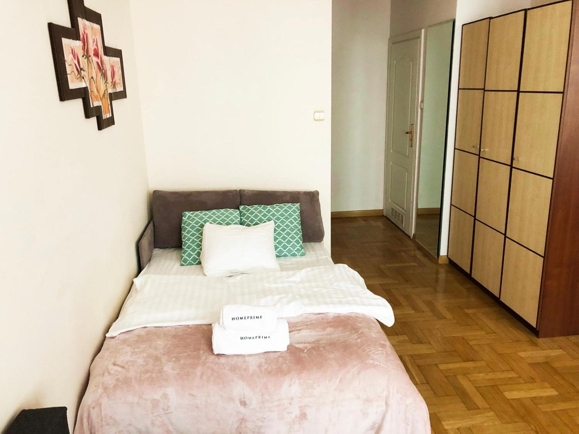 Sienna 93 - cozy studio by Homeprime, 