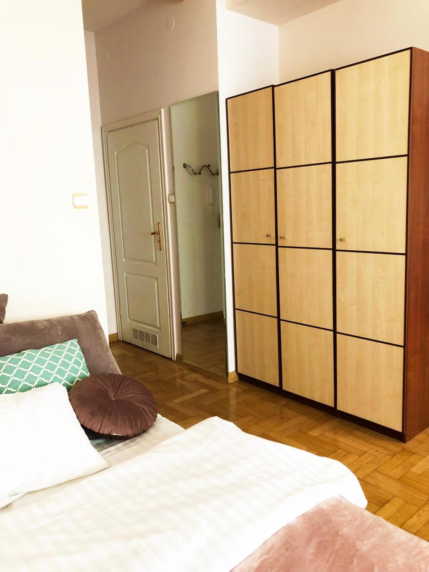 Sienna 93 - cozy studio by Homeprime, 