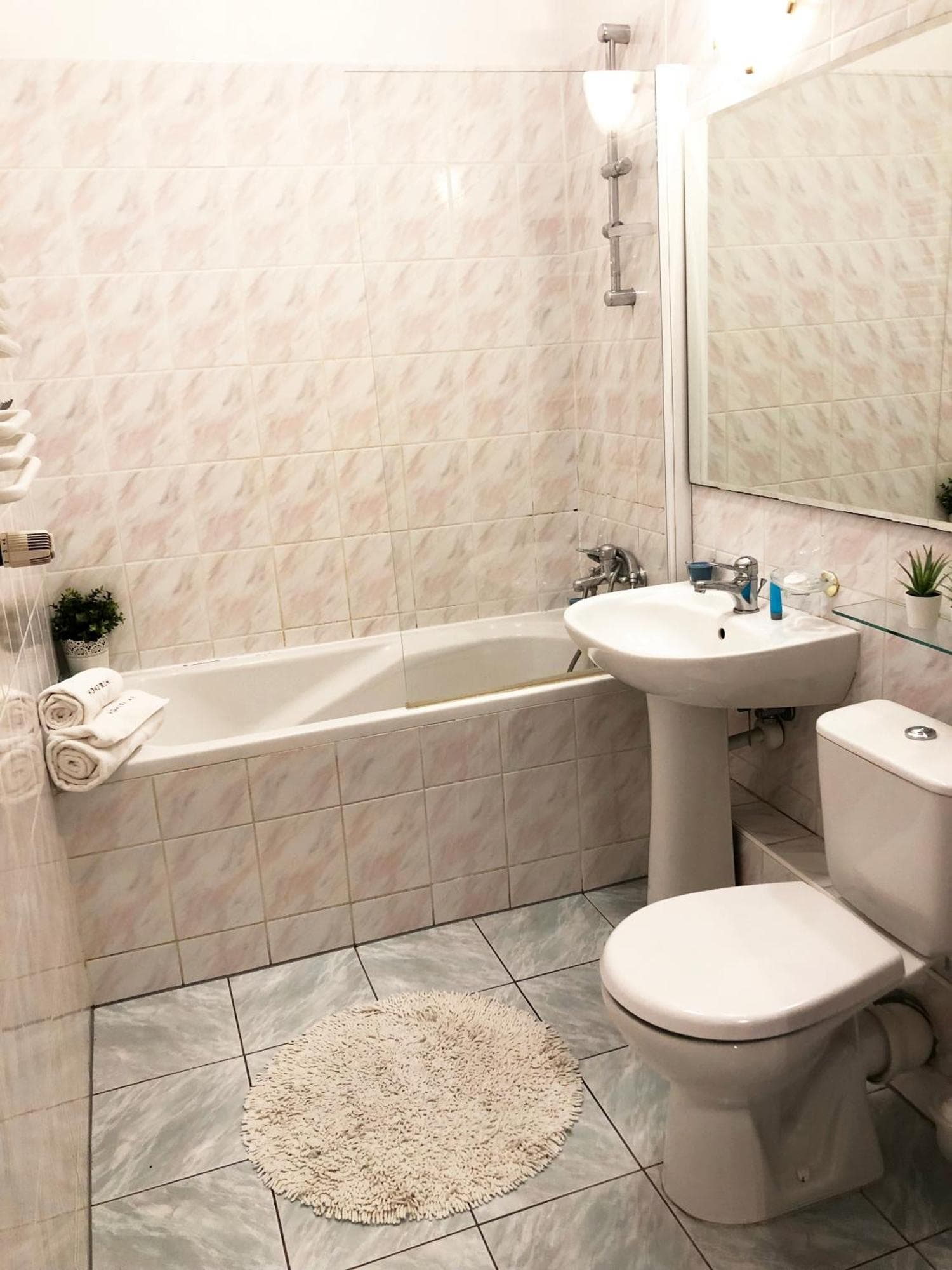 Sienna 93 - cozy studio by Homeprime, 