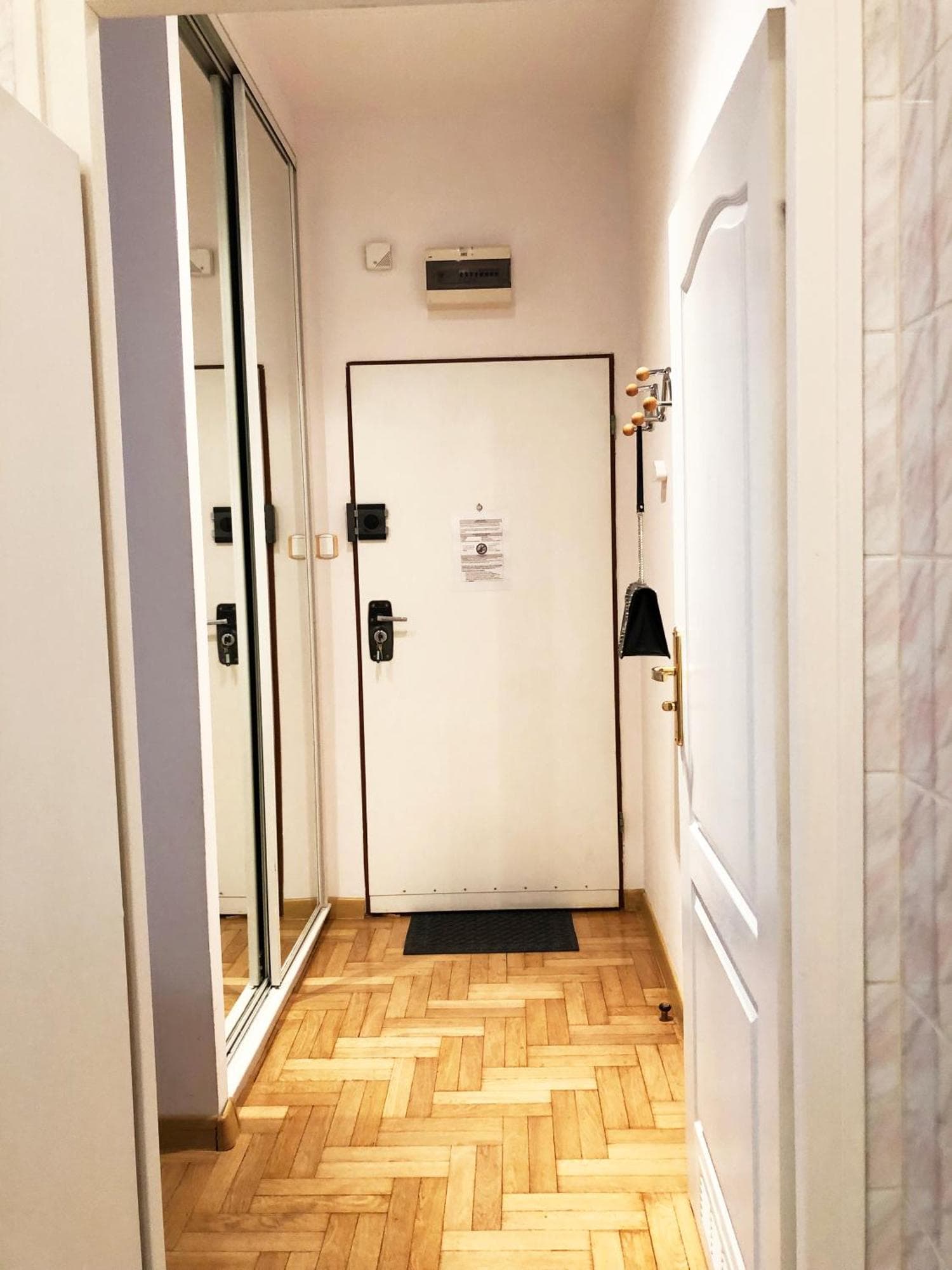 Sienna 93 - cozy studio by Homeprime, 