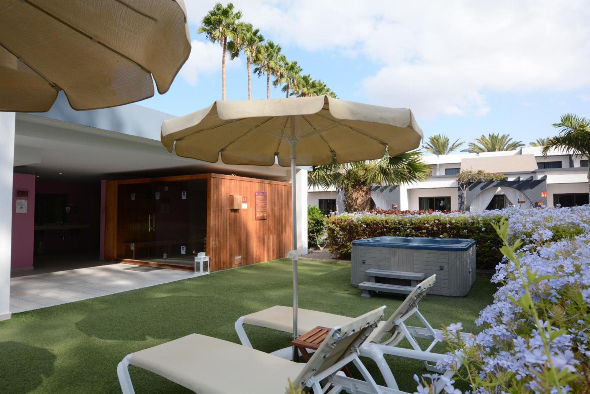 R2 Romantic Fantasia Suites - Adults Only, 