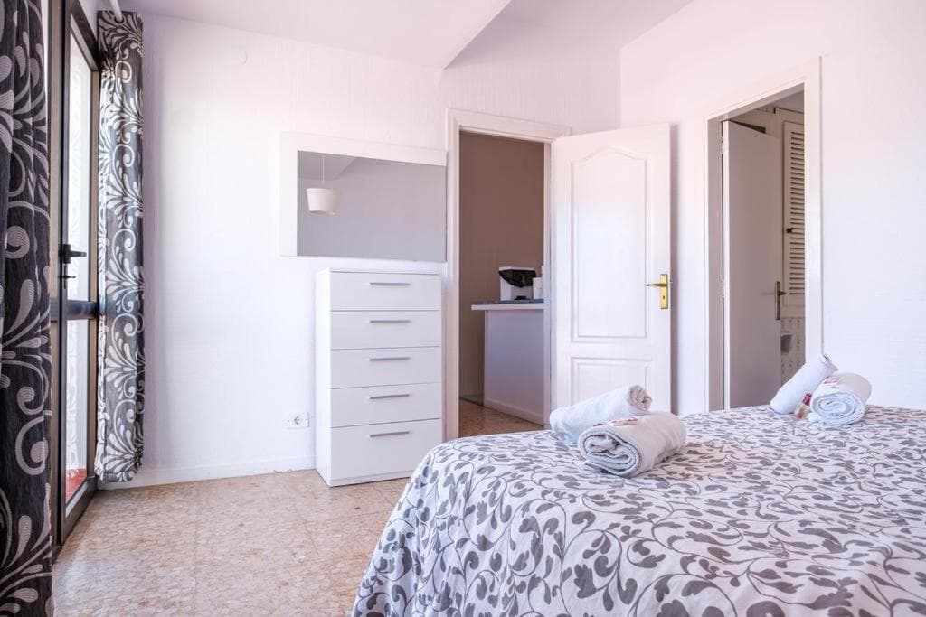 Jacaranda Apartments & Studios, 