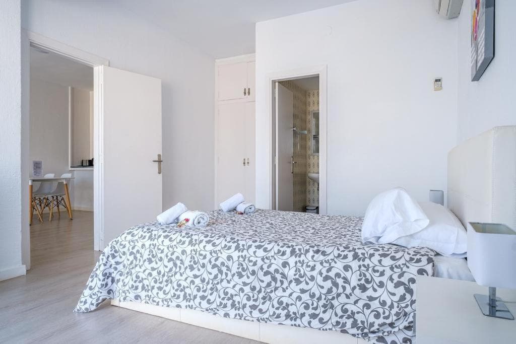 Jacaranda Apartments & Studios, 