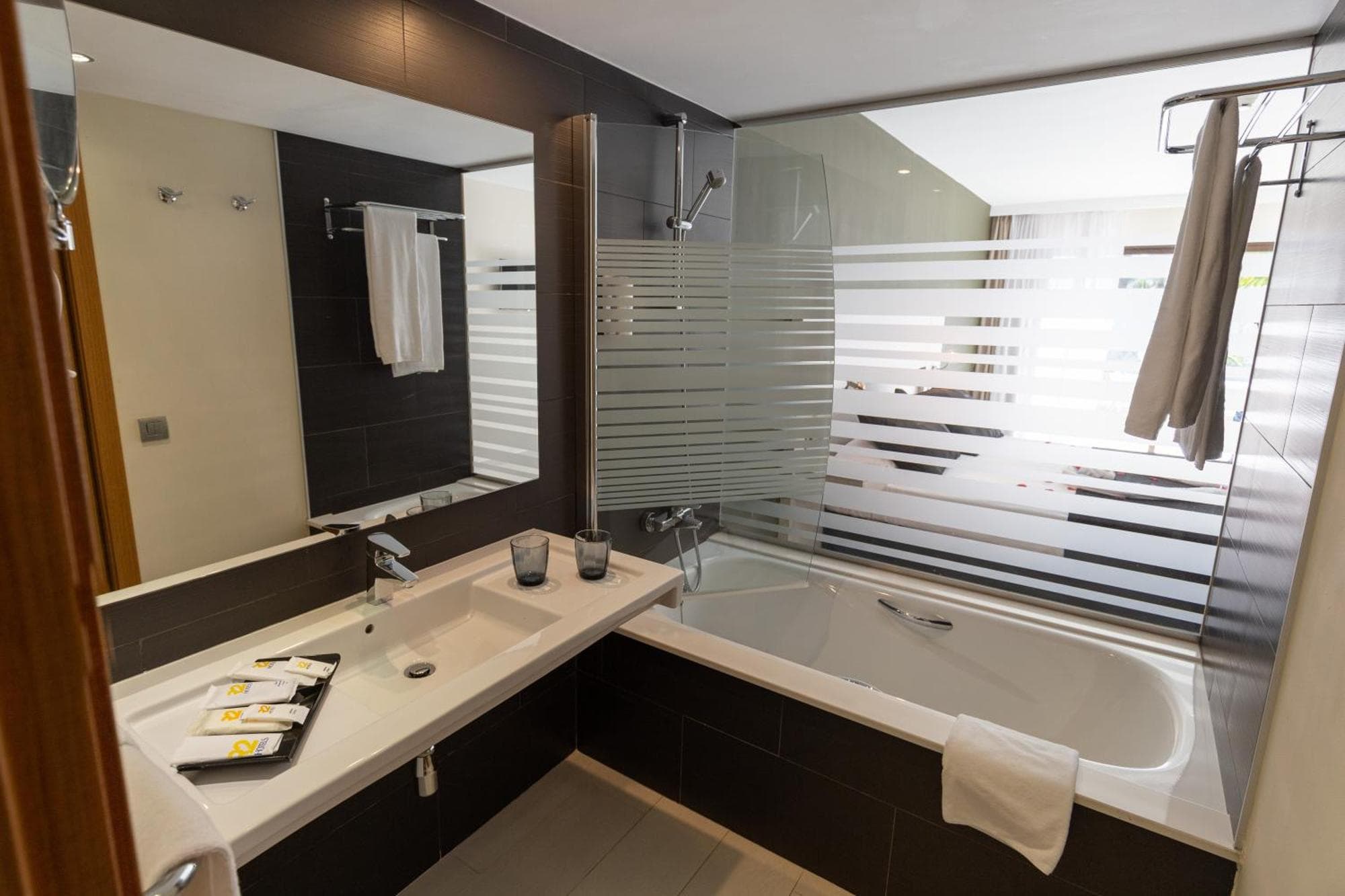 R2 Romantic Fantasia Suites - Adults Only, 