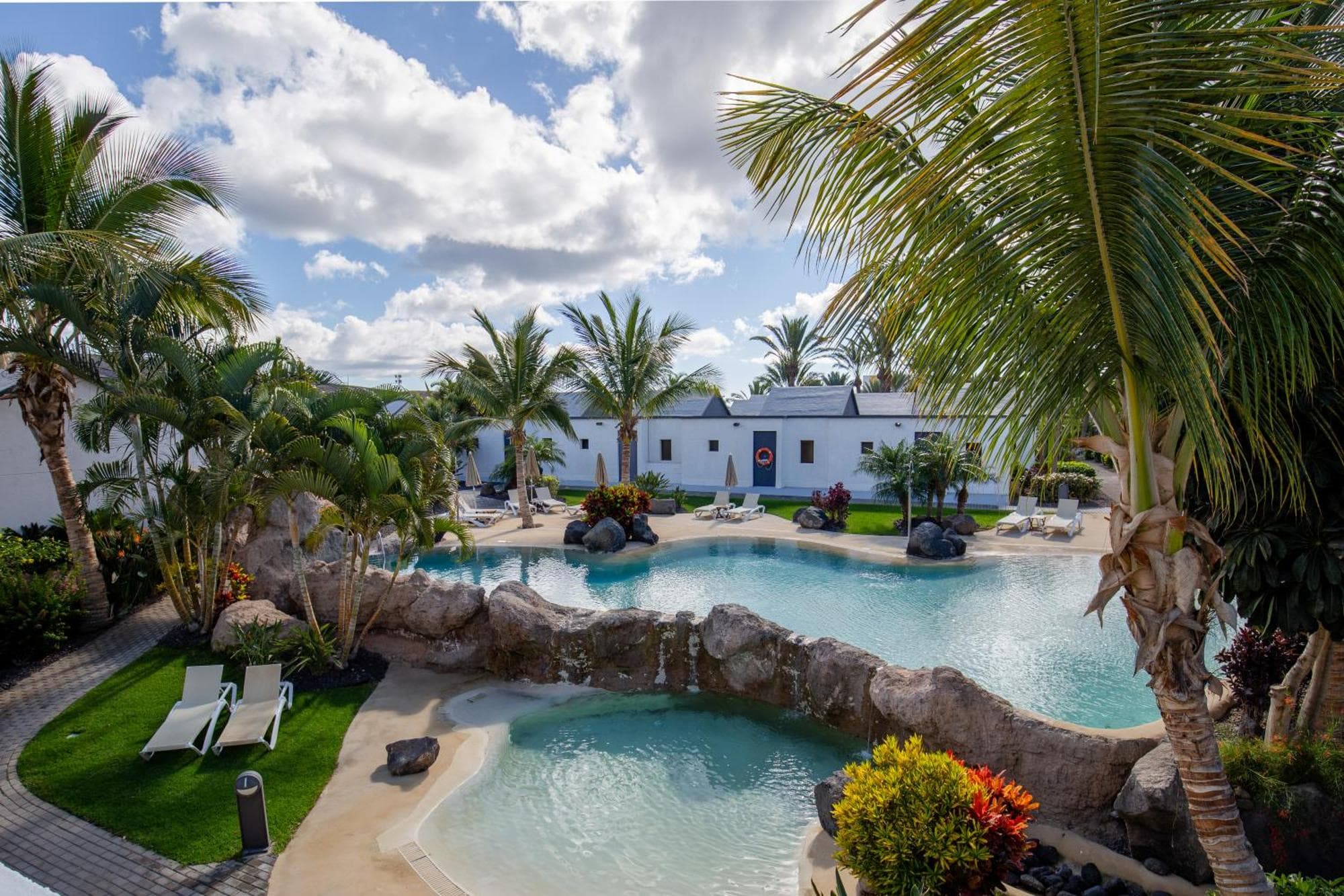 R2 Romantic Fantasia Suites - Adults Only, 