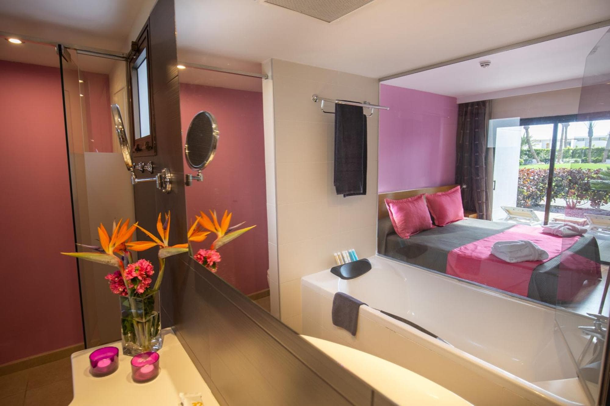 R2 Romantic Fantasia Suites - Adults Only, 