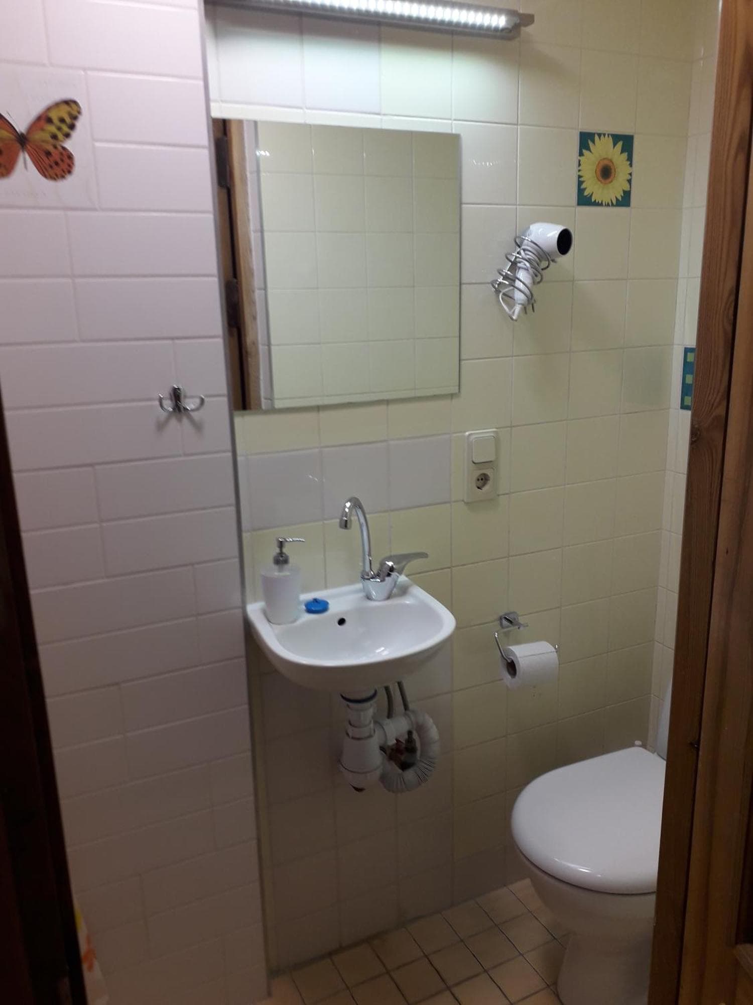 Small room with a private external bathroom, 