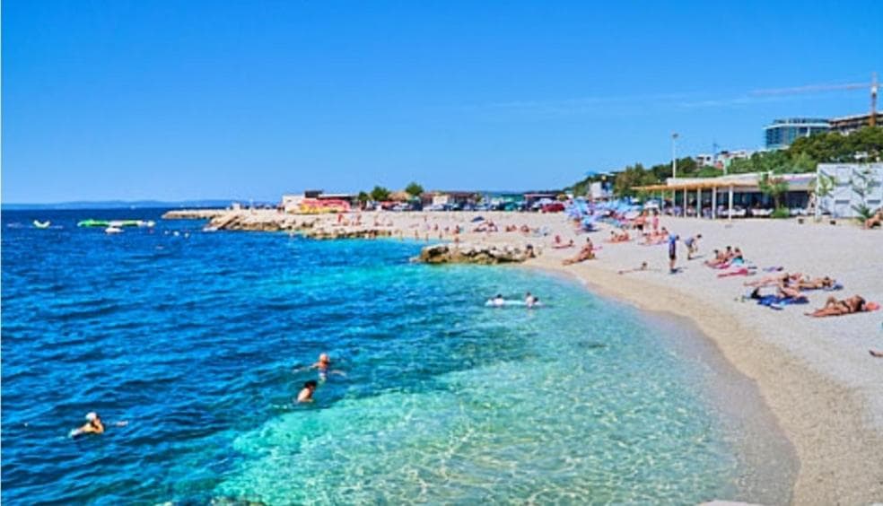 APARTMENT PAOLO by the beach Znjan, 