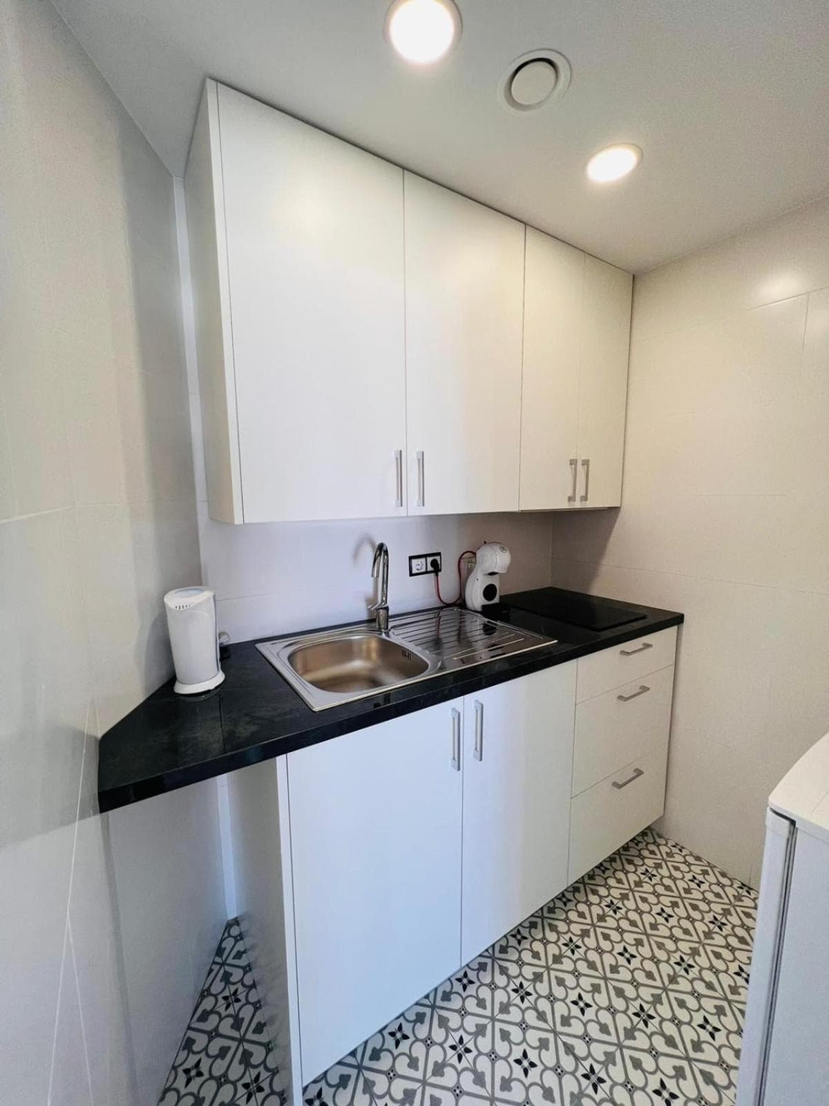 Jacaranda Apartments & Studios, 