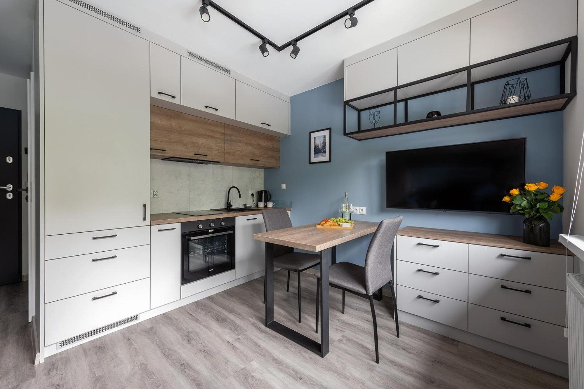 Batorego 16 Blue Prywatne mieszkanie 300m od Metro Pole Mokotowskie i SGH Samodzielne Zameldowanie! Self Check-in System!, 