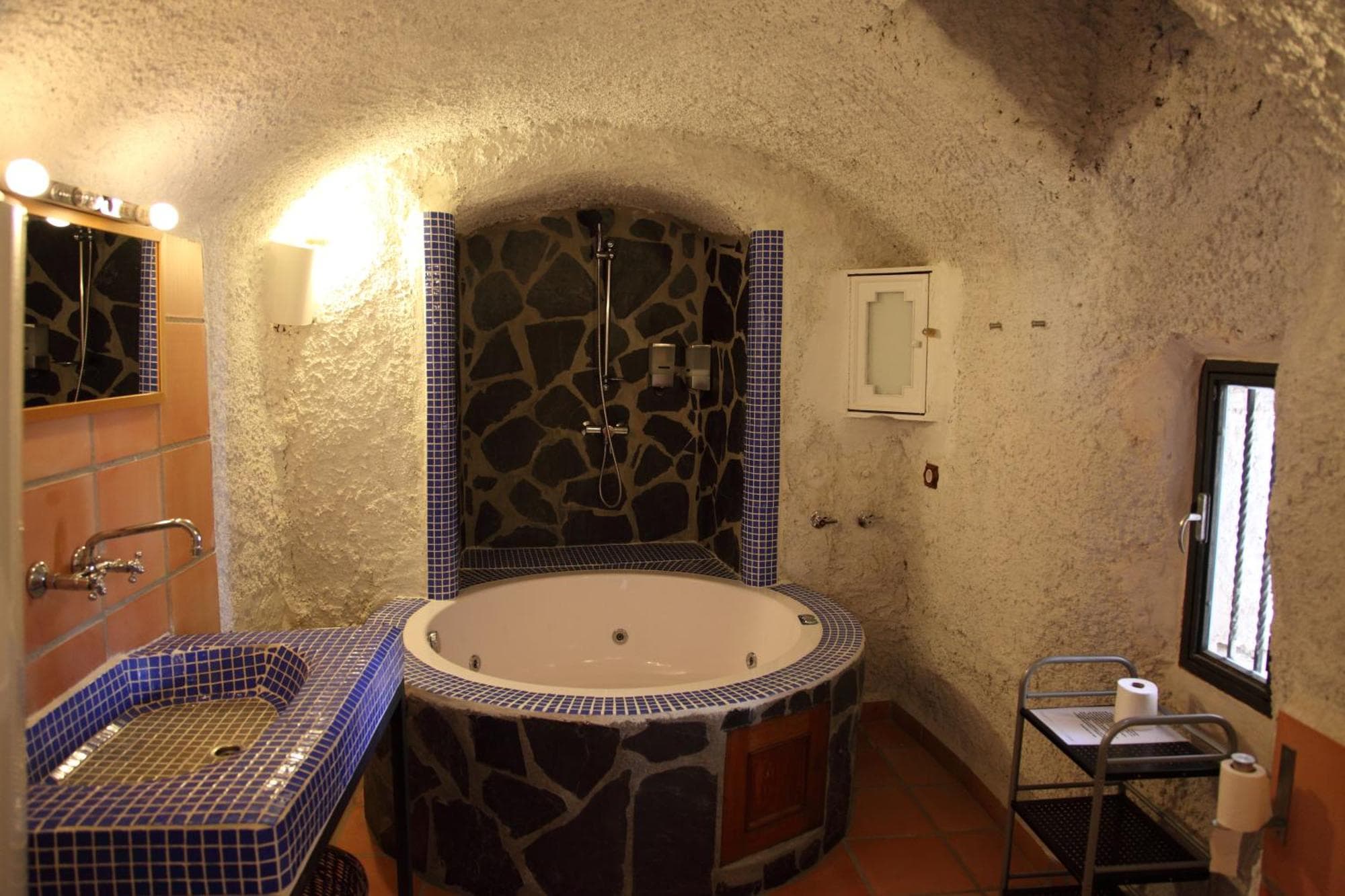 Casas Cueva y Cortijo La Tala en Guadix, 