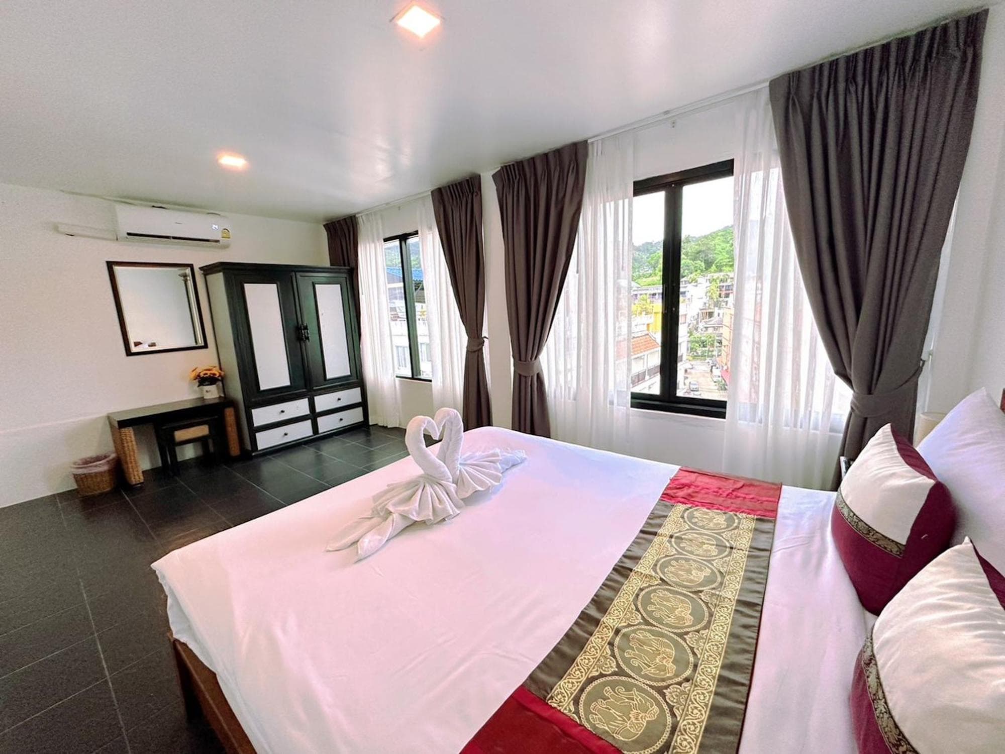 Hotel Baya Phuket, 