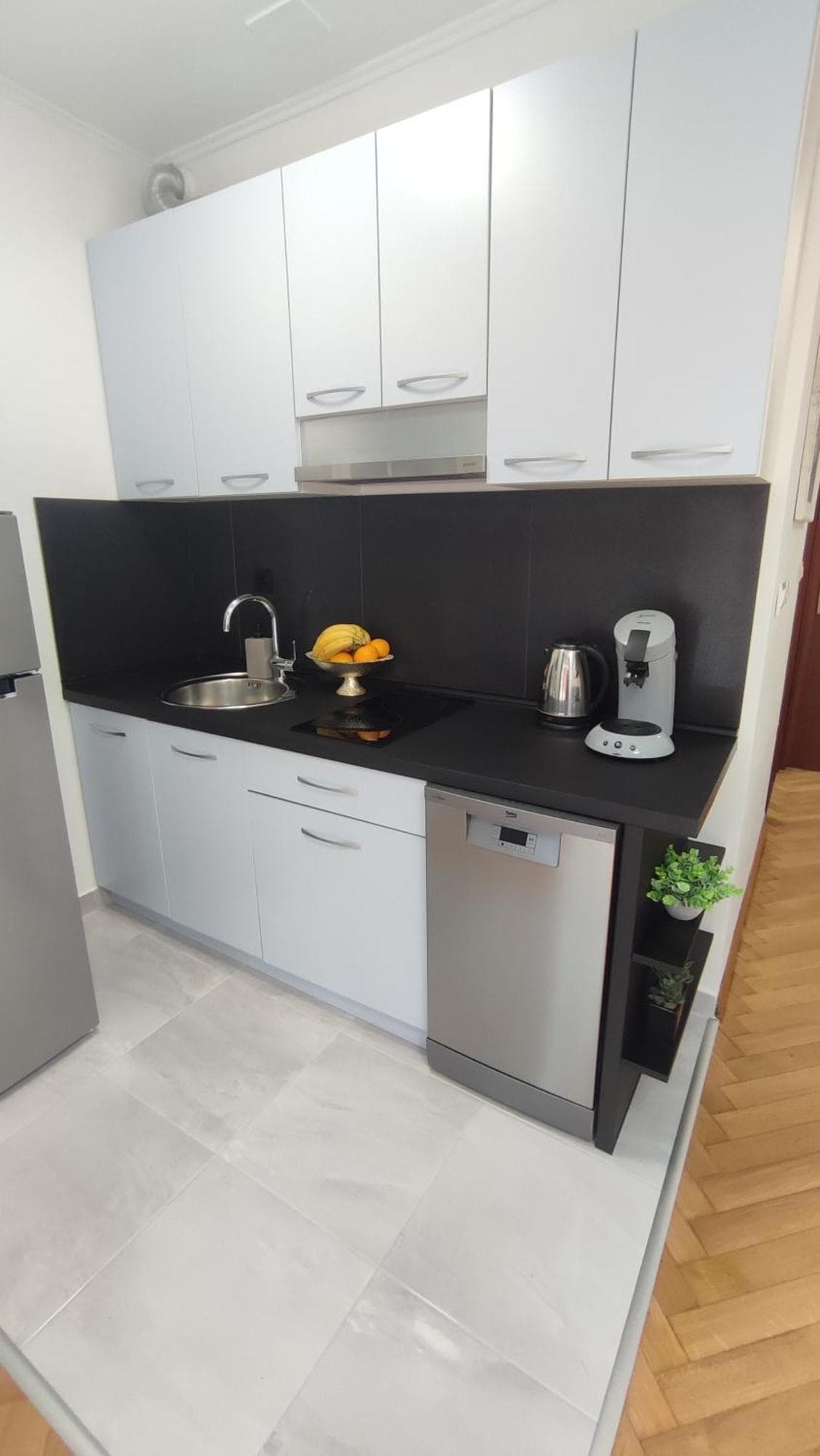 APARTMENT PAOLO by the beach Znjan, 