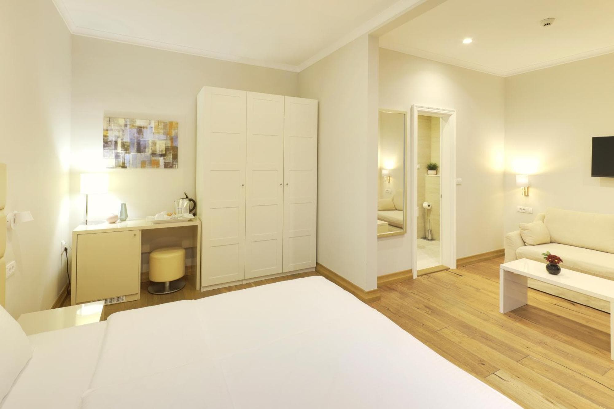 Lanterna Rooms City Center, 