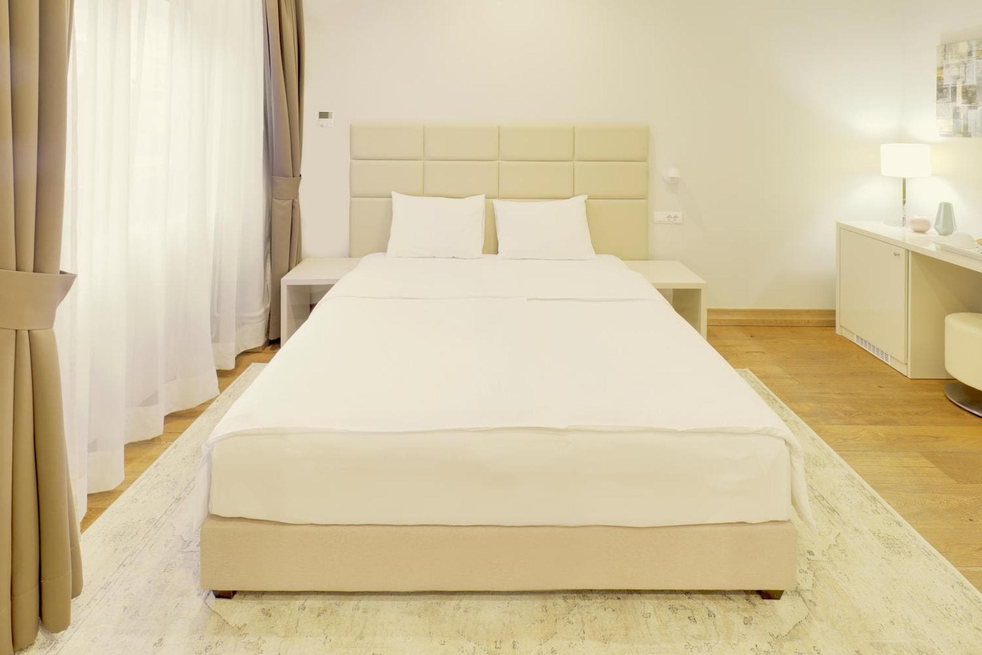 Lanterna Rooms City Center, 