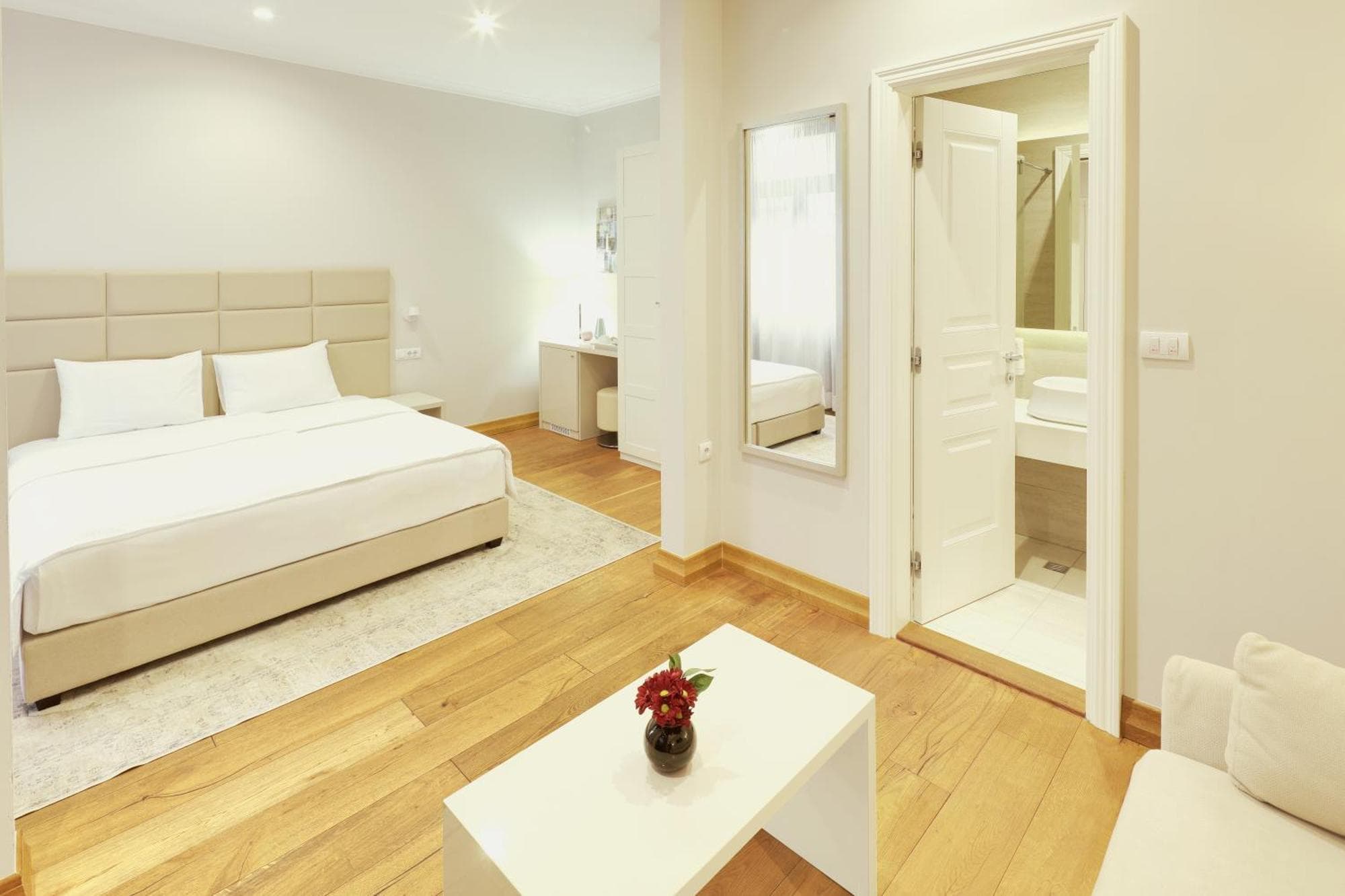 Lanterna Rooms City Center, 