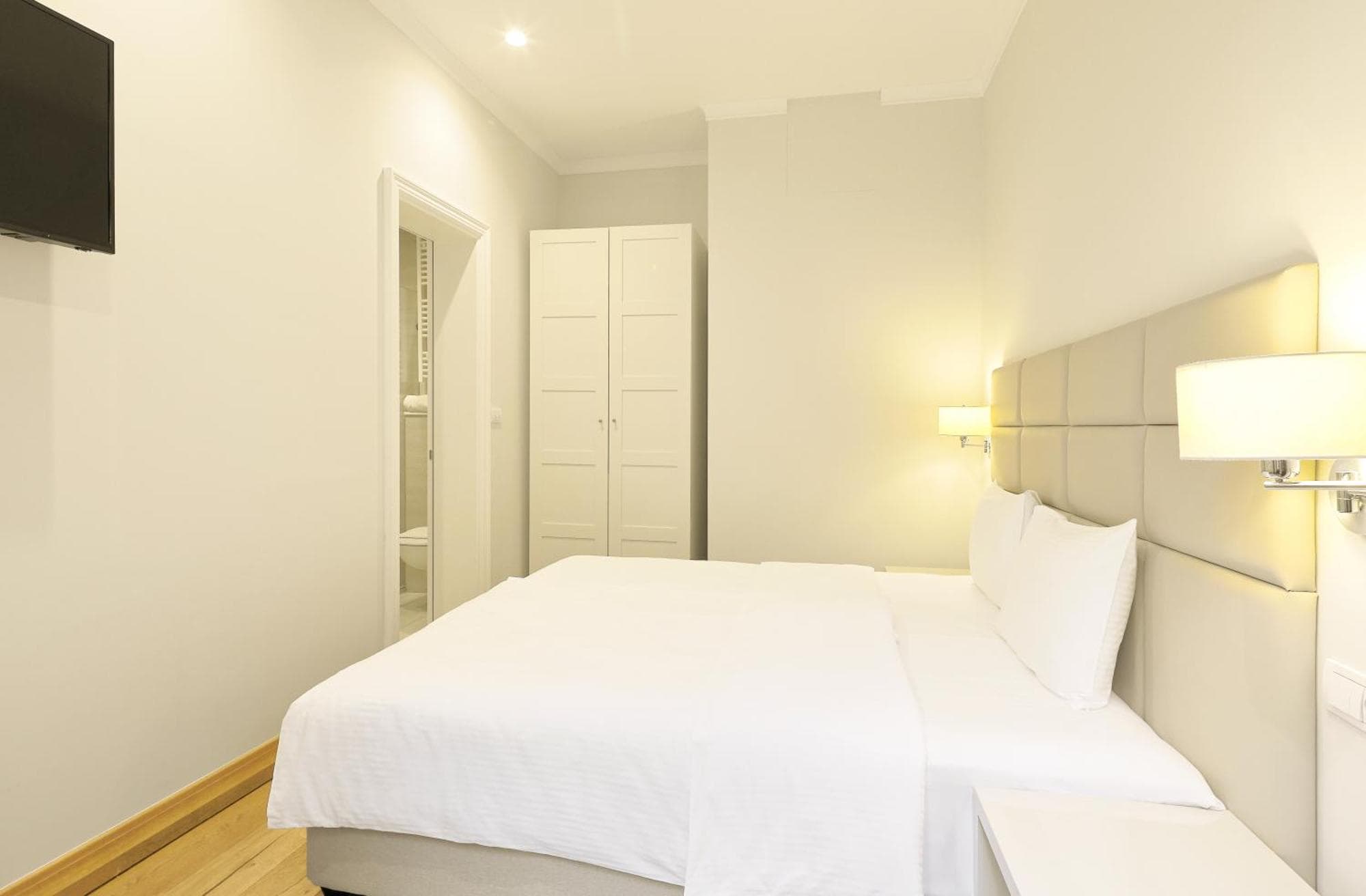 Lanterna Rooms City Center, 