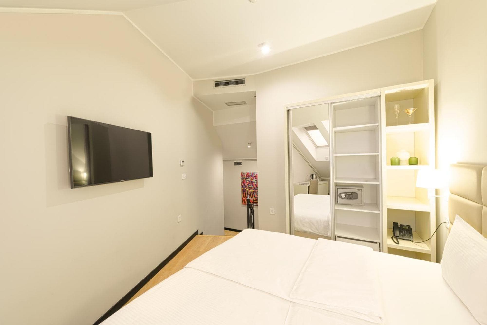 Lanterna Rooms City Center, 