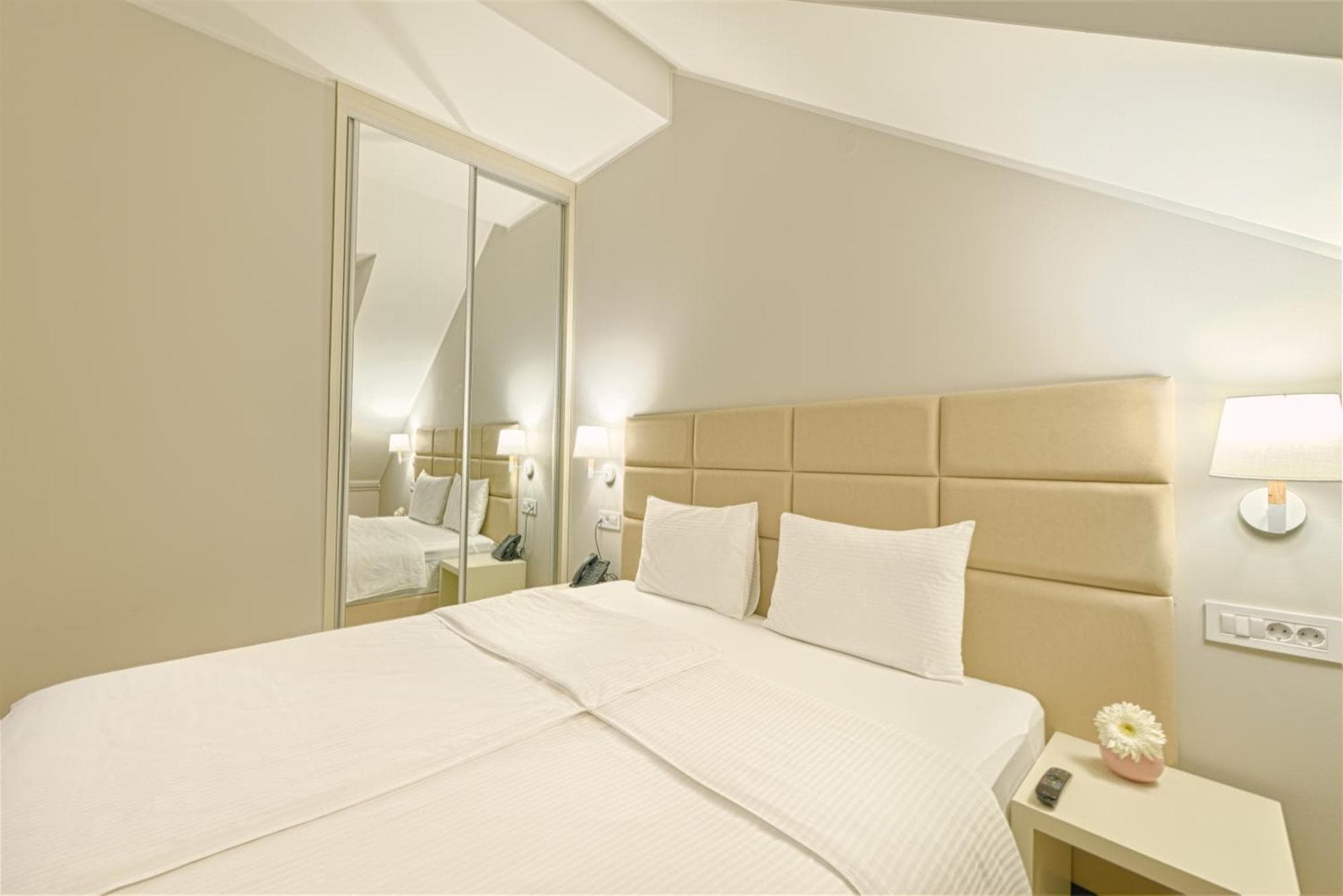 Lanterna Rooms City Center, 