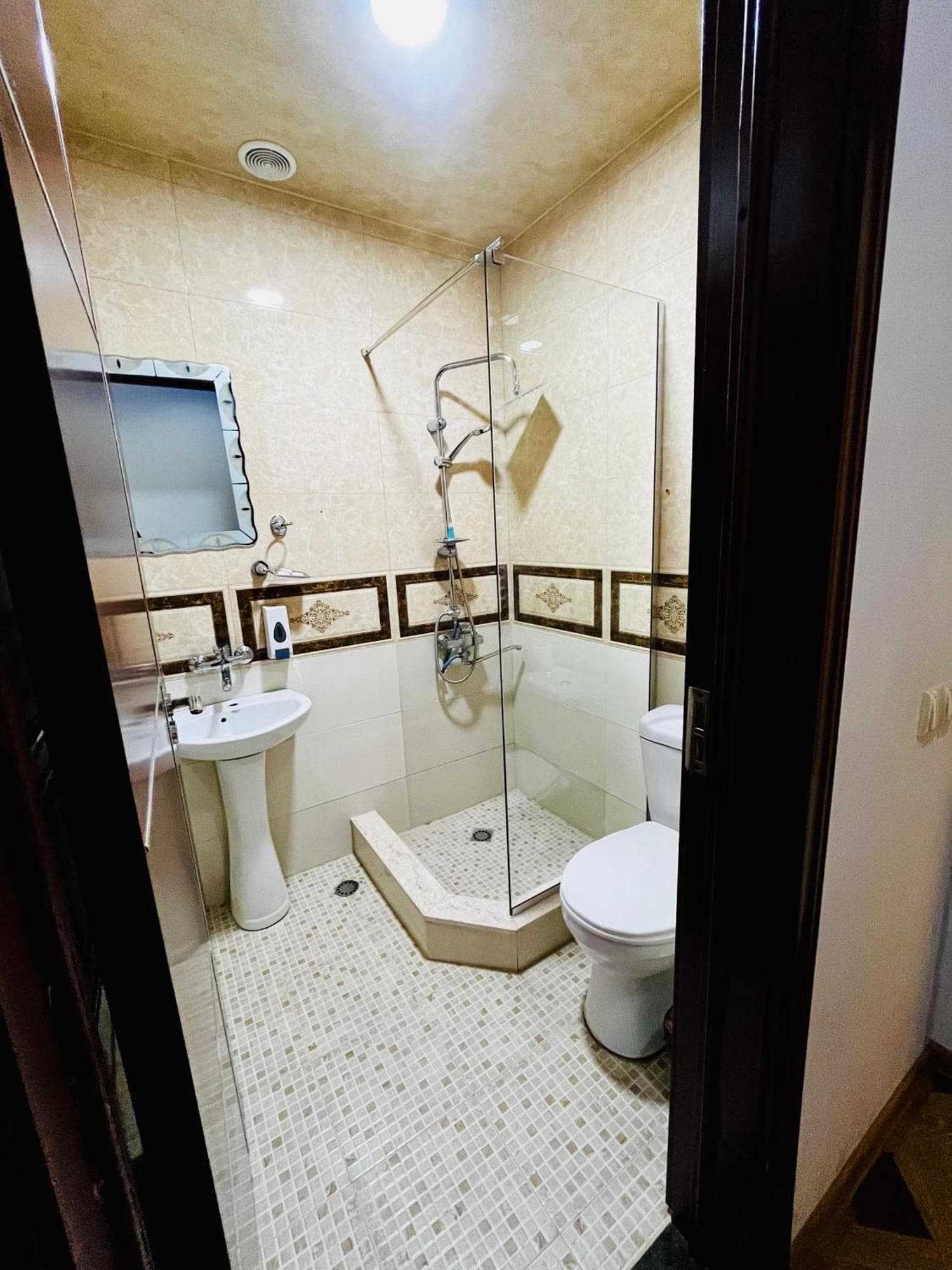 Georgian Palace Hotel, 