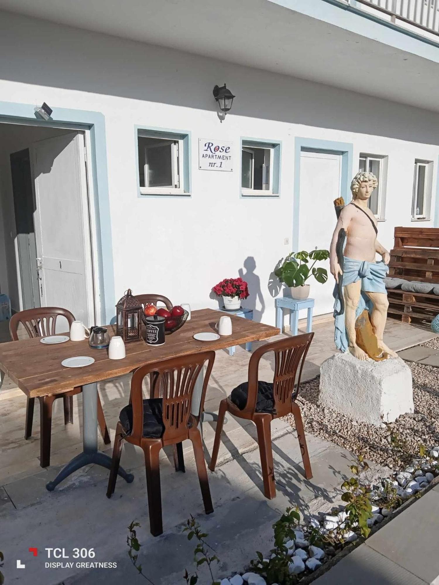 Rose Apartments Mesonghi, 